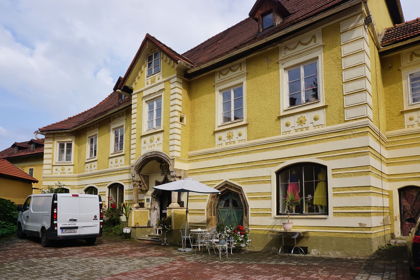 Gewerkenhof ensemble, former Büchsenmacherhaus, Inn „Zum Kaiser von Österreich“
