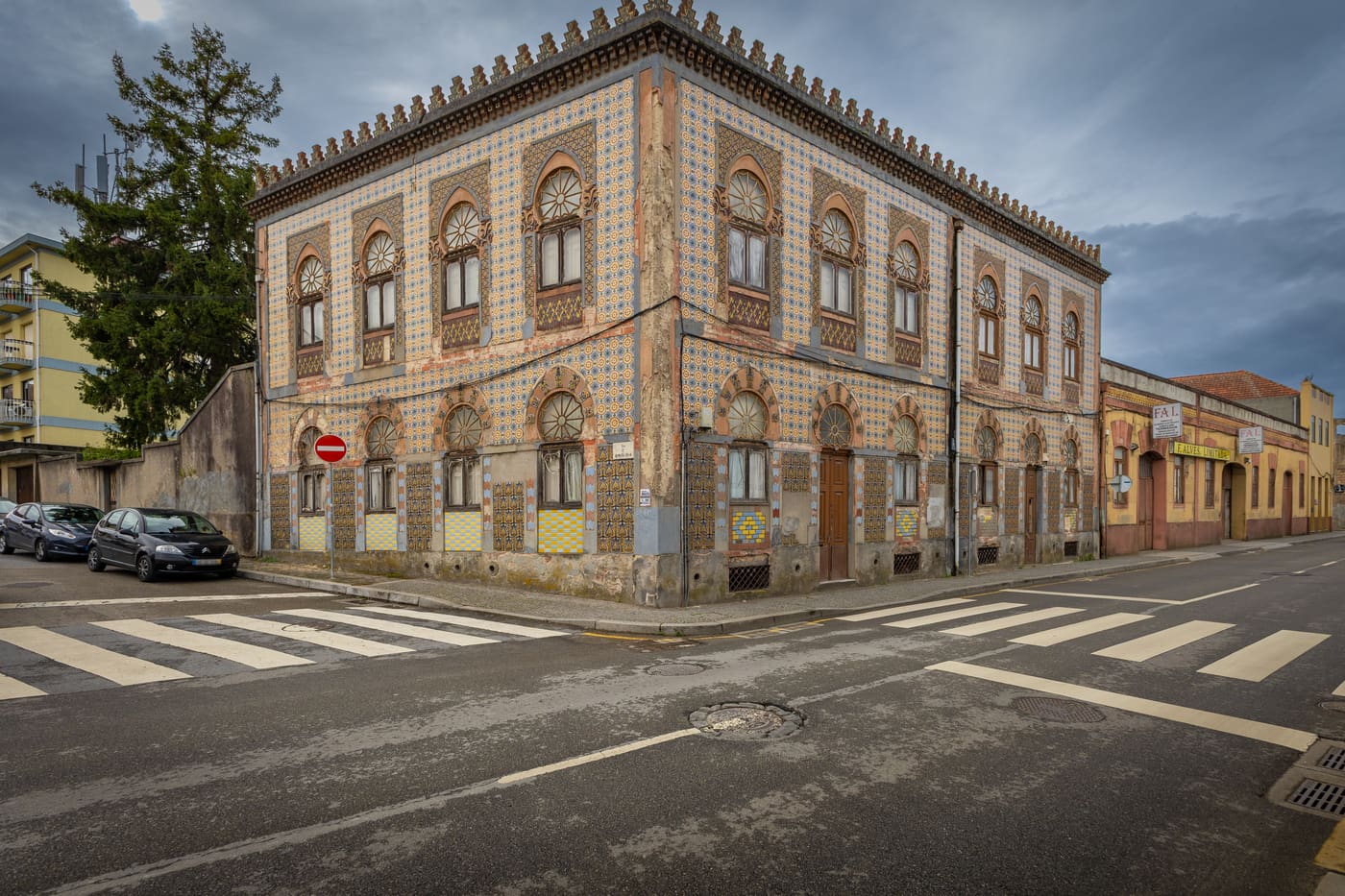 Casas no Gaveto da Rua Conselheiro Veloso da Cruz e Rua de Almeida Costa