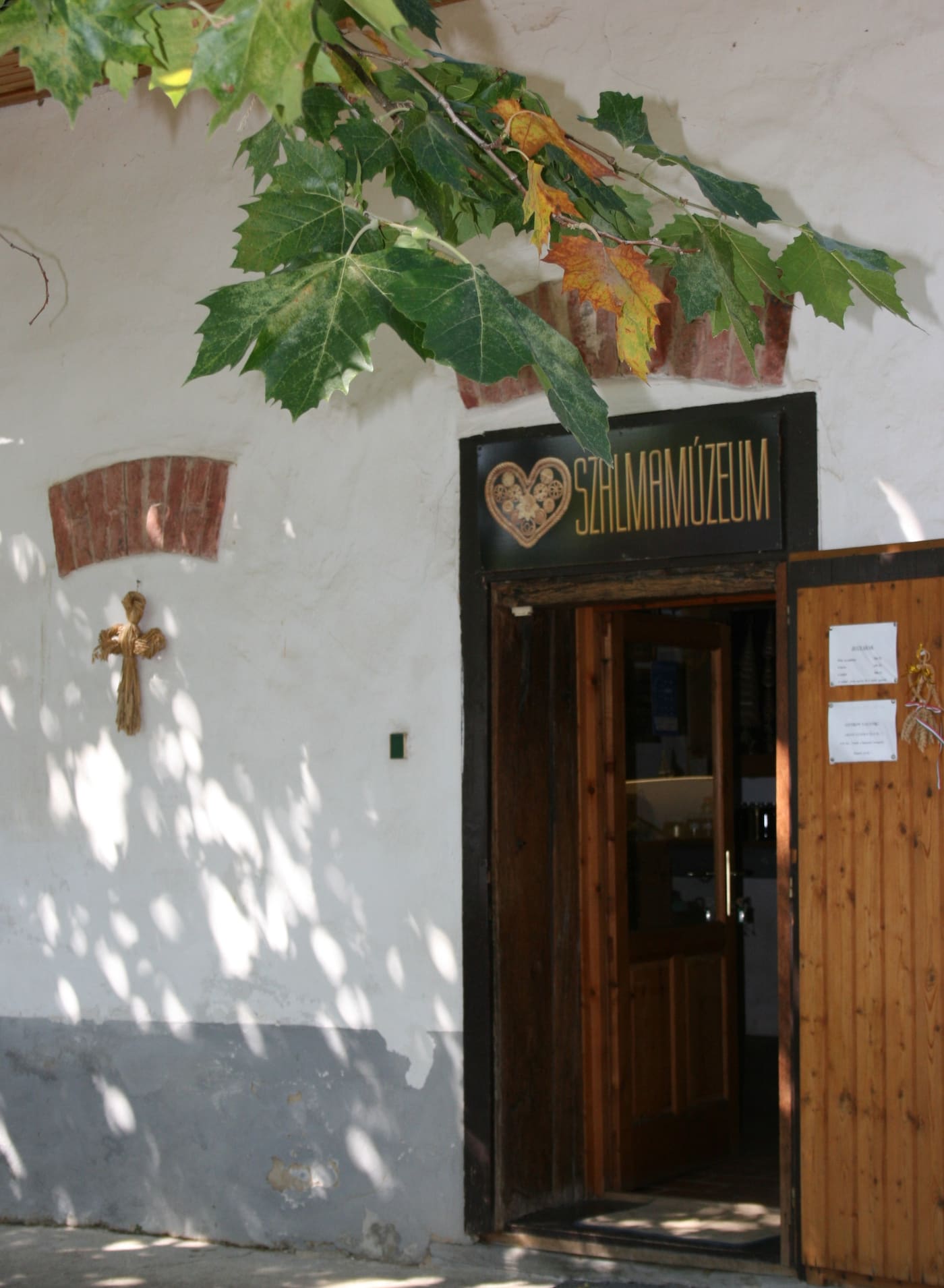 Straw-Treasure-Store