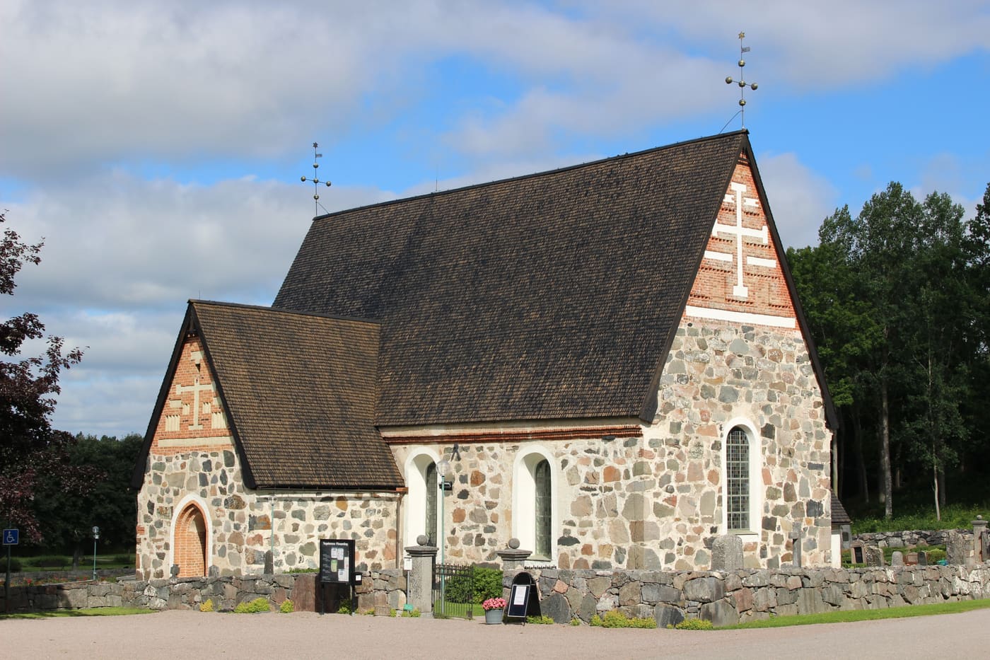 Tegelsmora Church