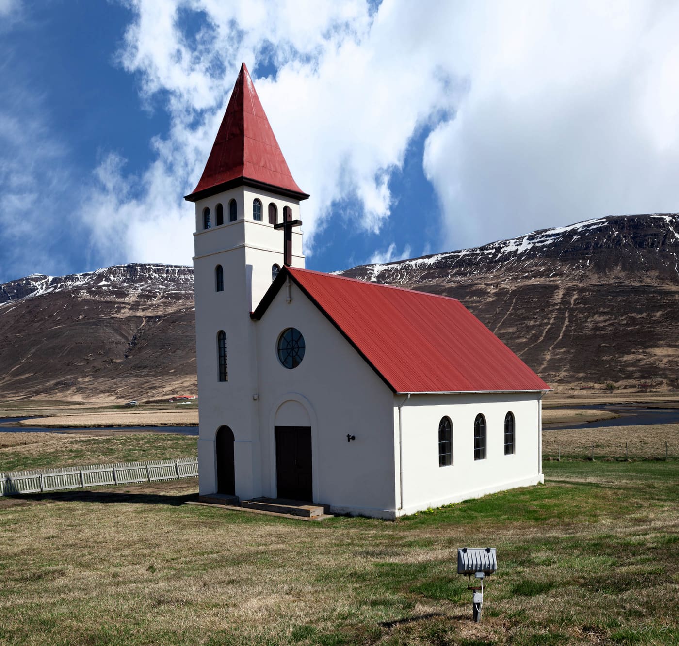 Undirfellskirkja