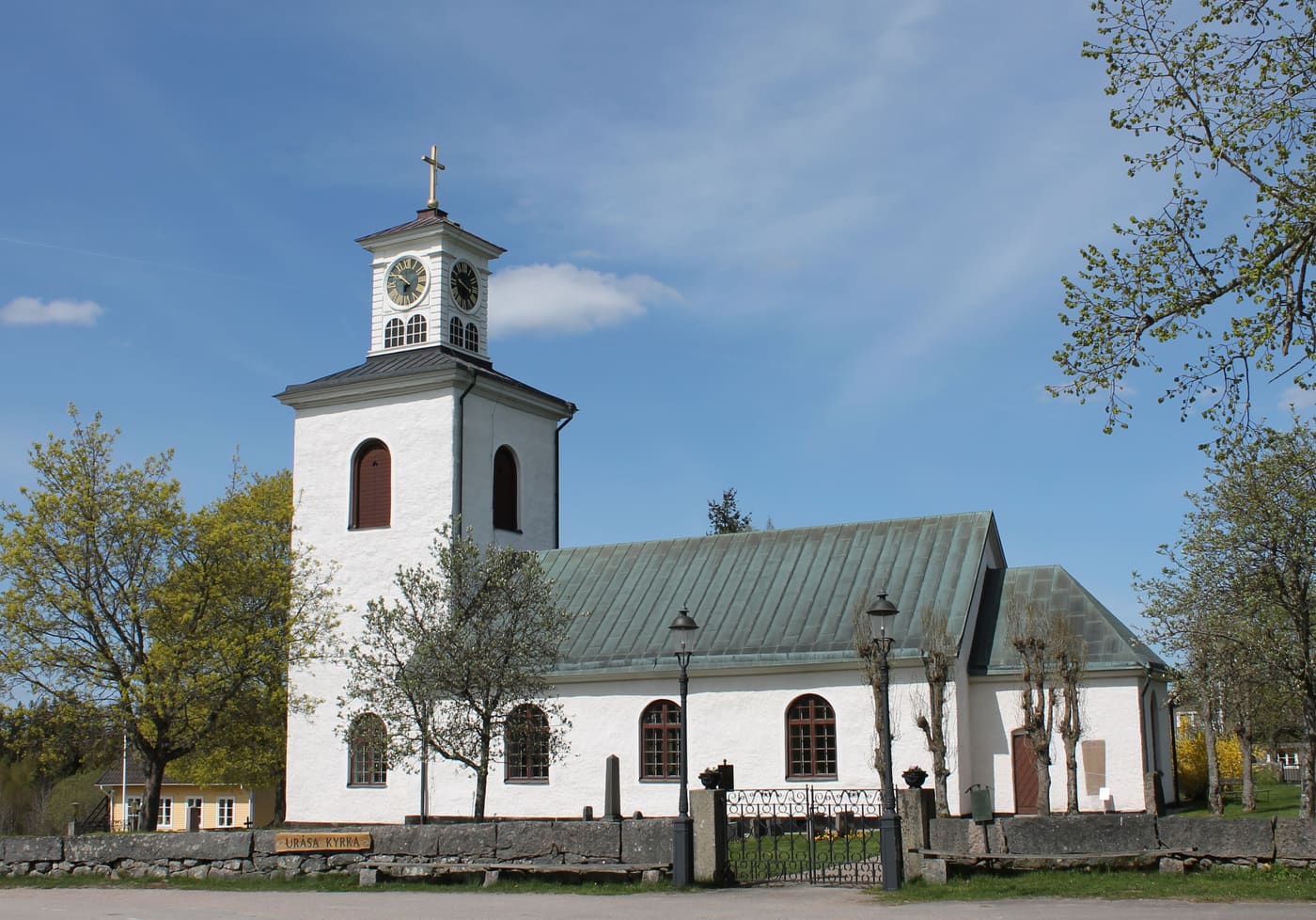 Uråsa Church