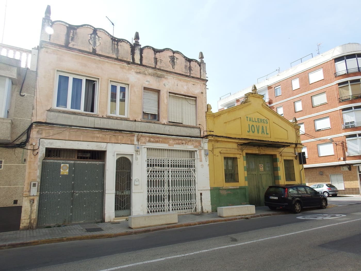 Warehouse and house at Corbera Road, Sueca