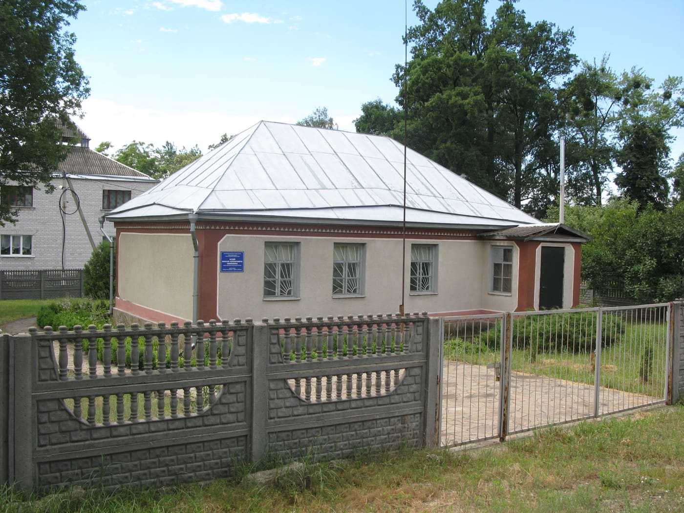 Mykola Pymonenko Museum in Malyutyanka