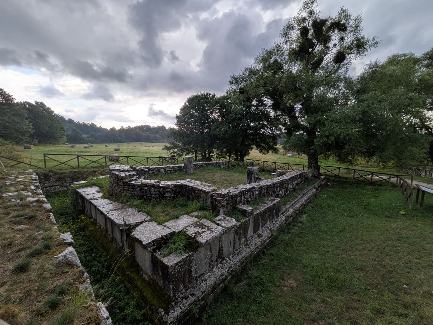 Samnite temple (Vastogirardi)
