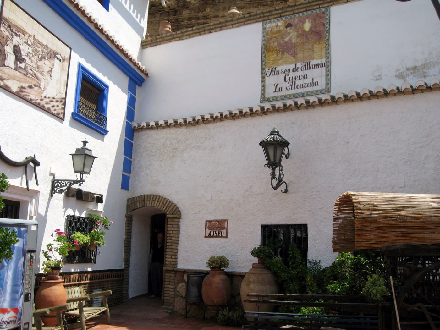 Cueva Museo de Alfarería La Alcazaba