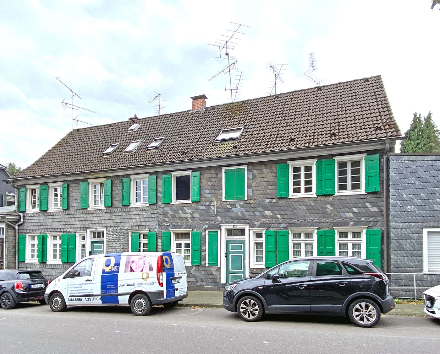 Dültgenstaler Straße 110, 110a, 112