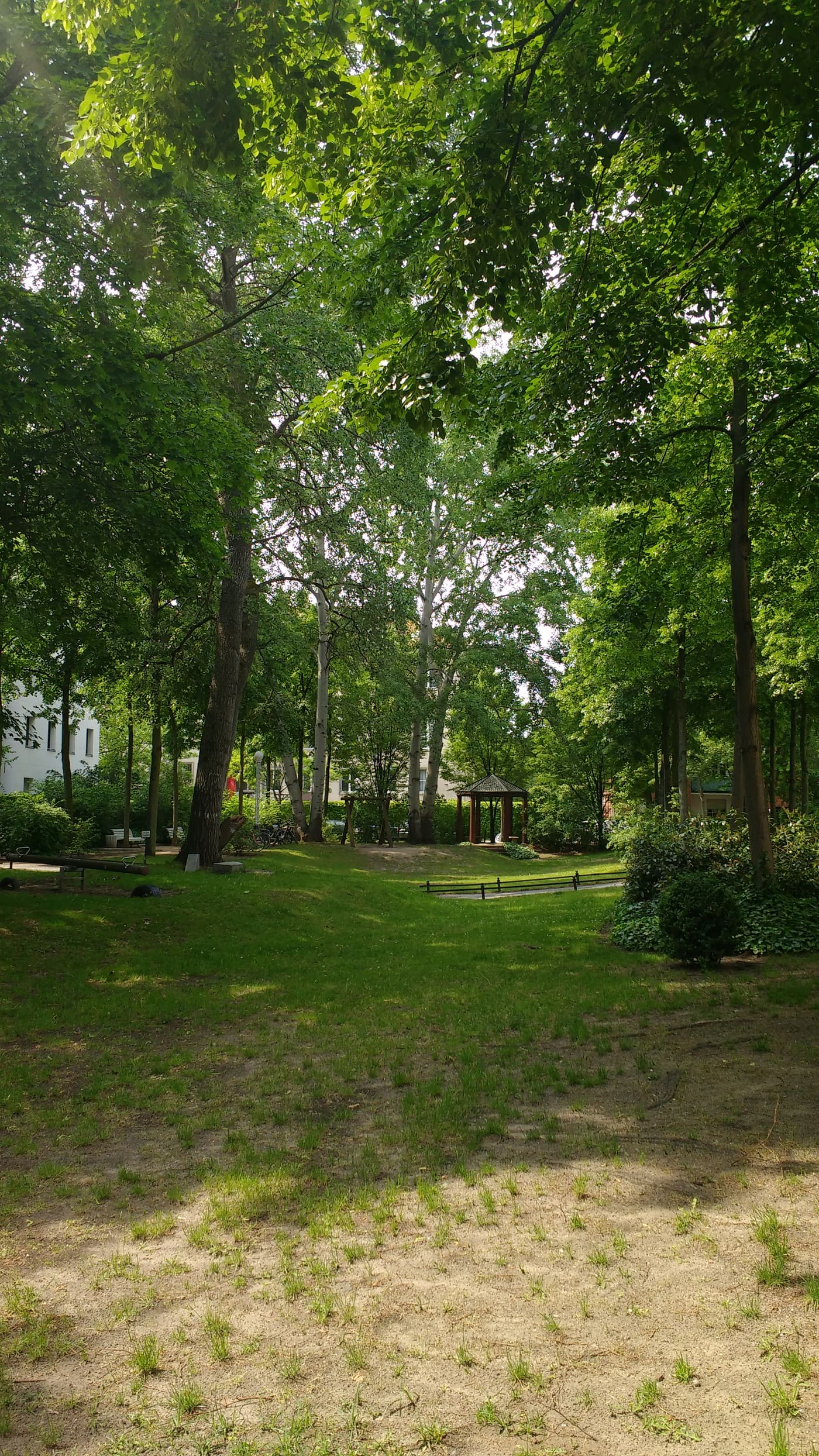 outdoor facilities and tenants' gardens of the IBA urban villas
