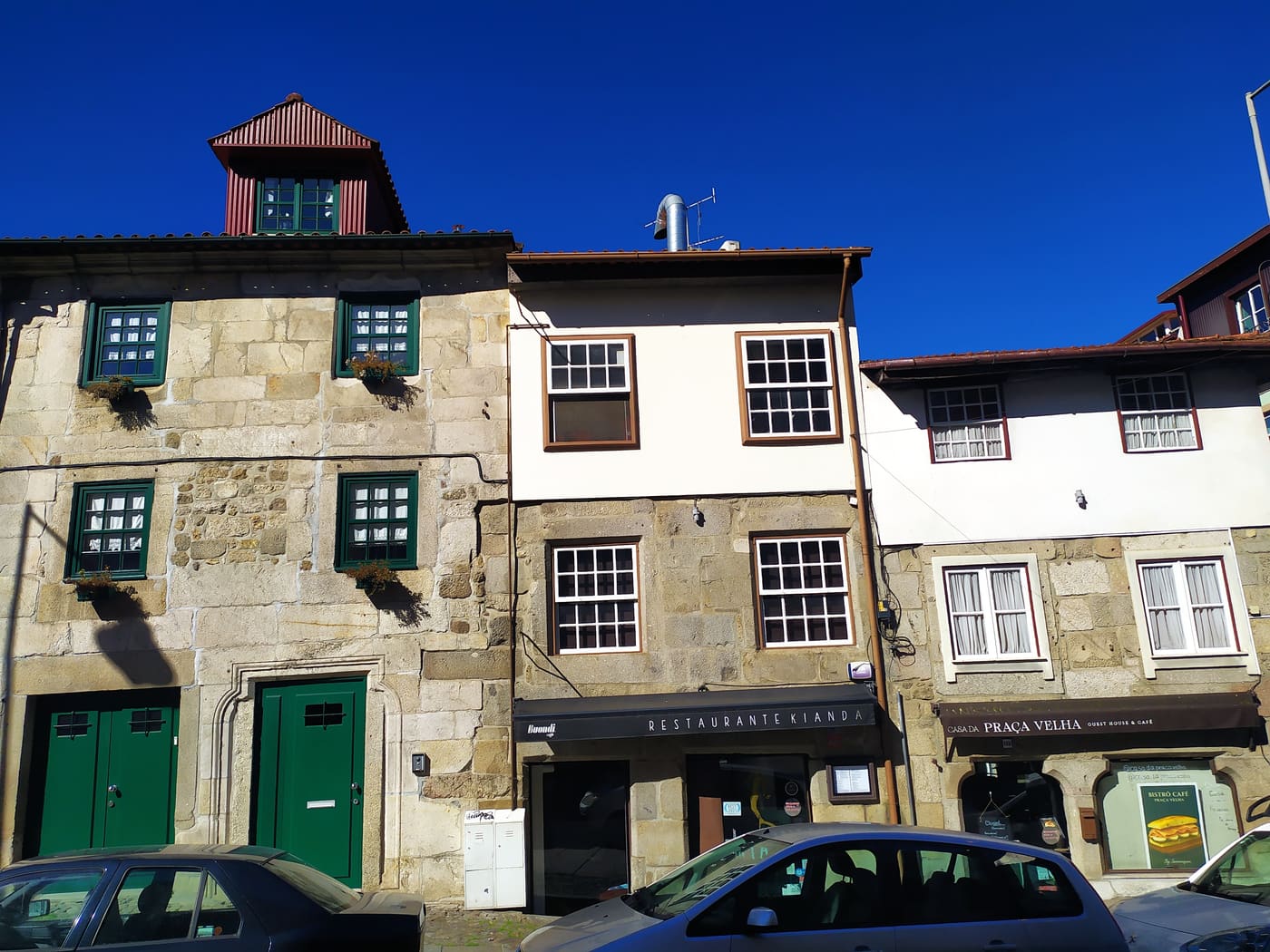 Casas na Rua D. Frei Caetano Brandão n.º 118 a 126