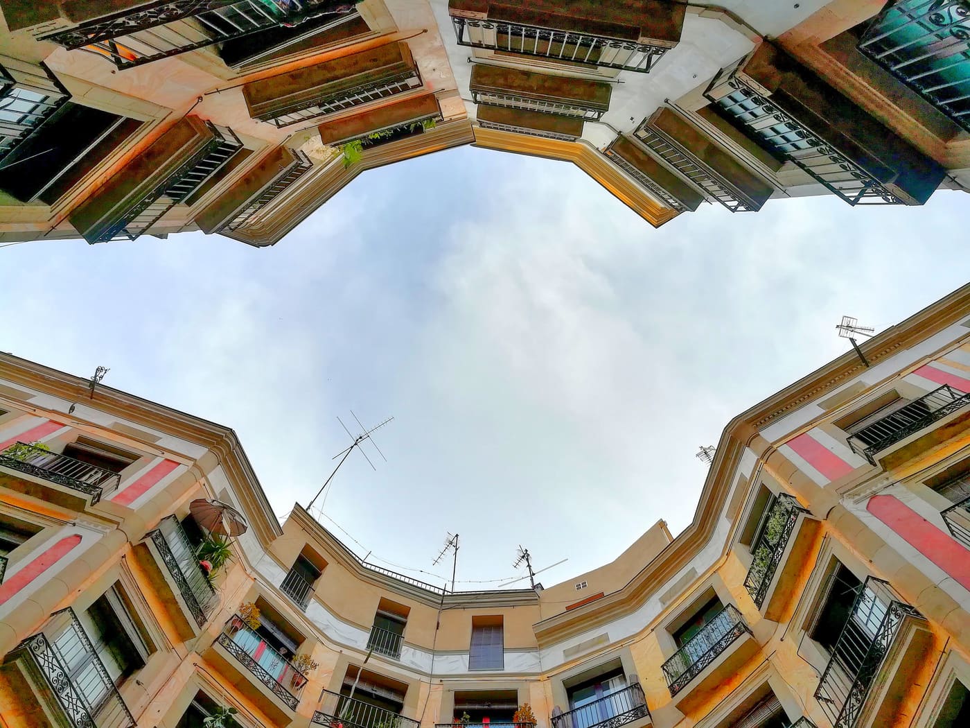 Carrer de Milans
