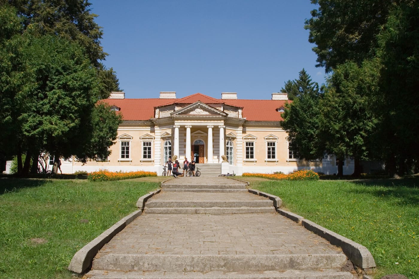 Samchyky Estate