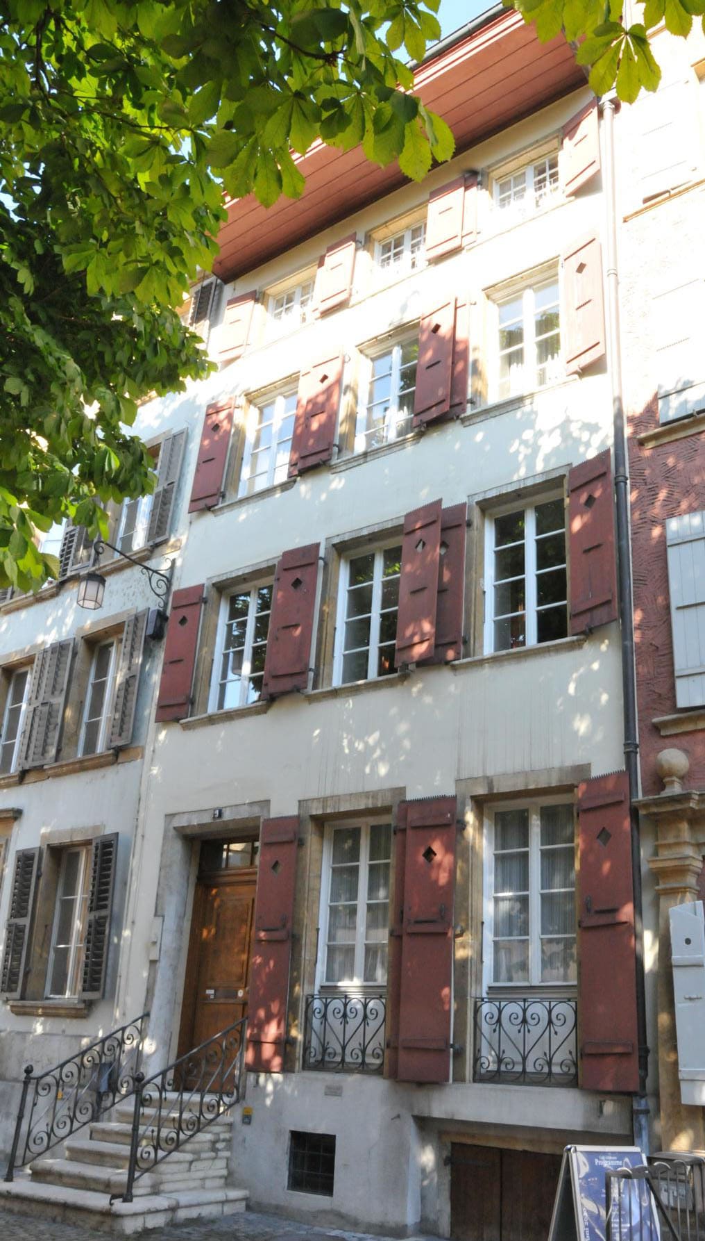 Two residential buildings with courtyard (18. c.)