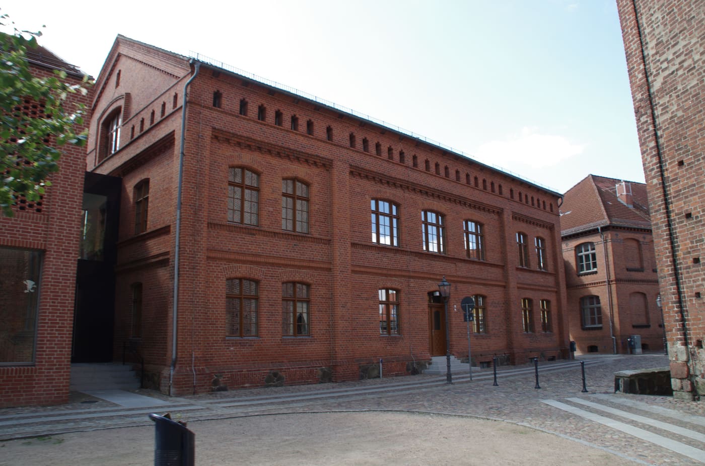 Kirchplatz 8–10