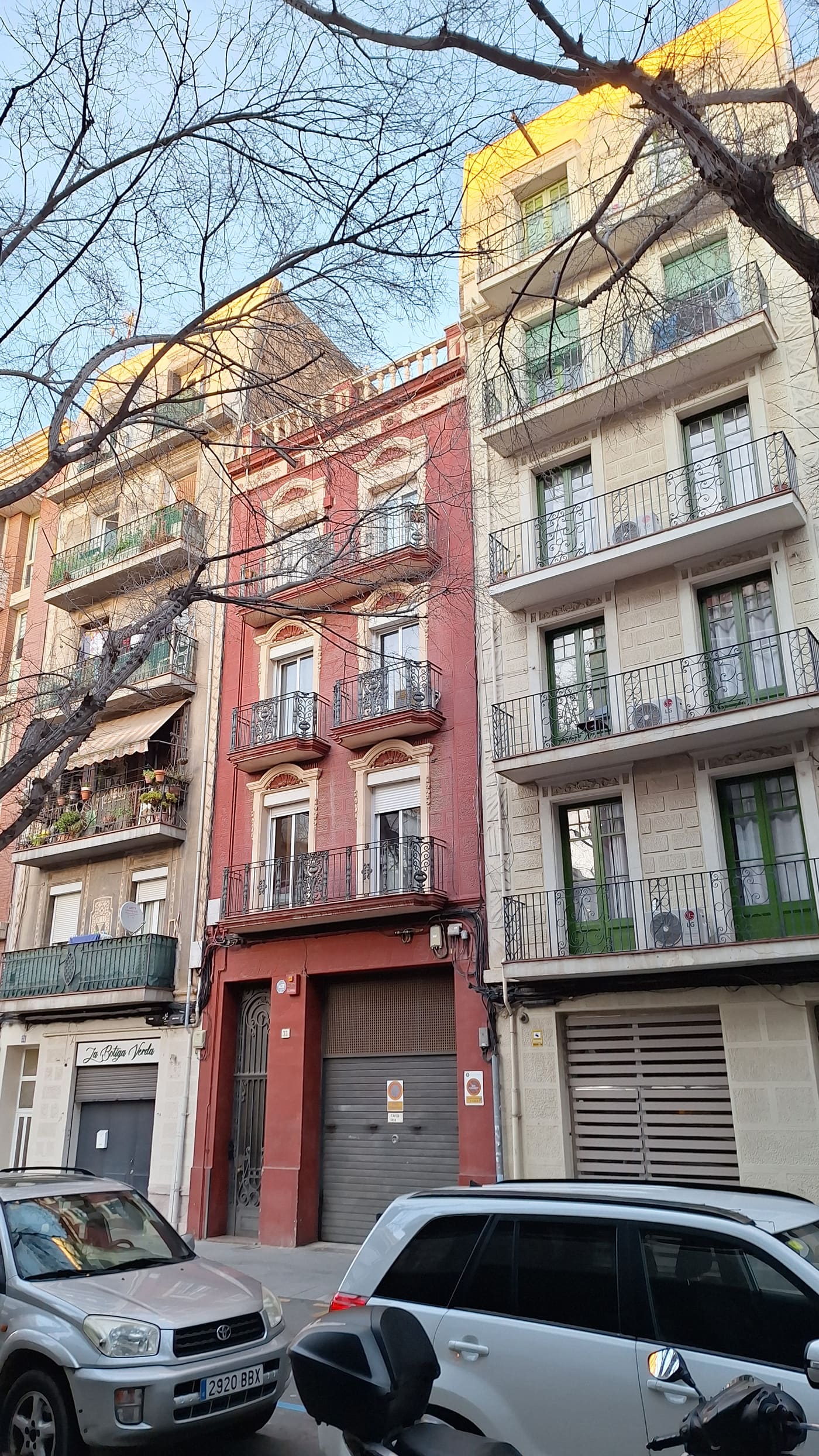 Edificis del carrer de Buenos Aires, 31-35