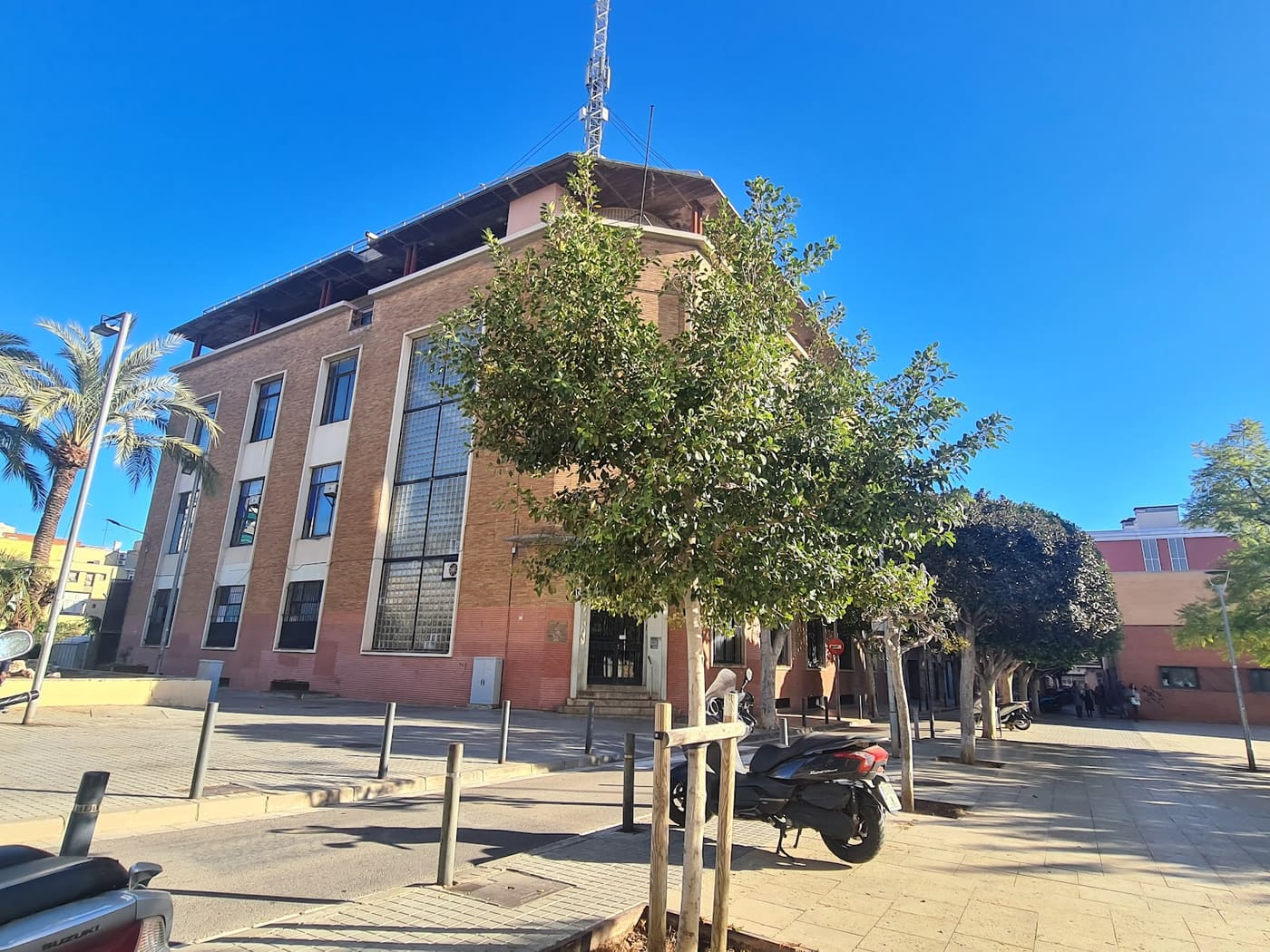 Edifici de la carretera de Collblanc, núm. 23-25