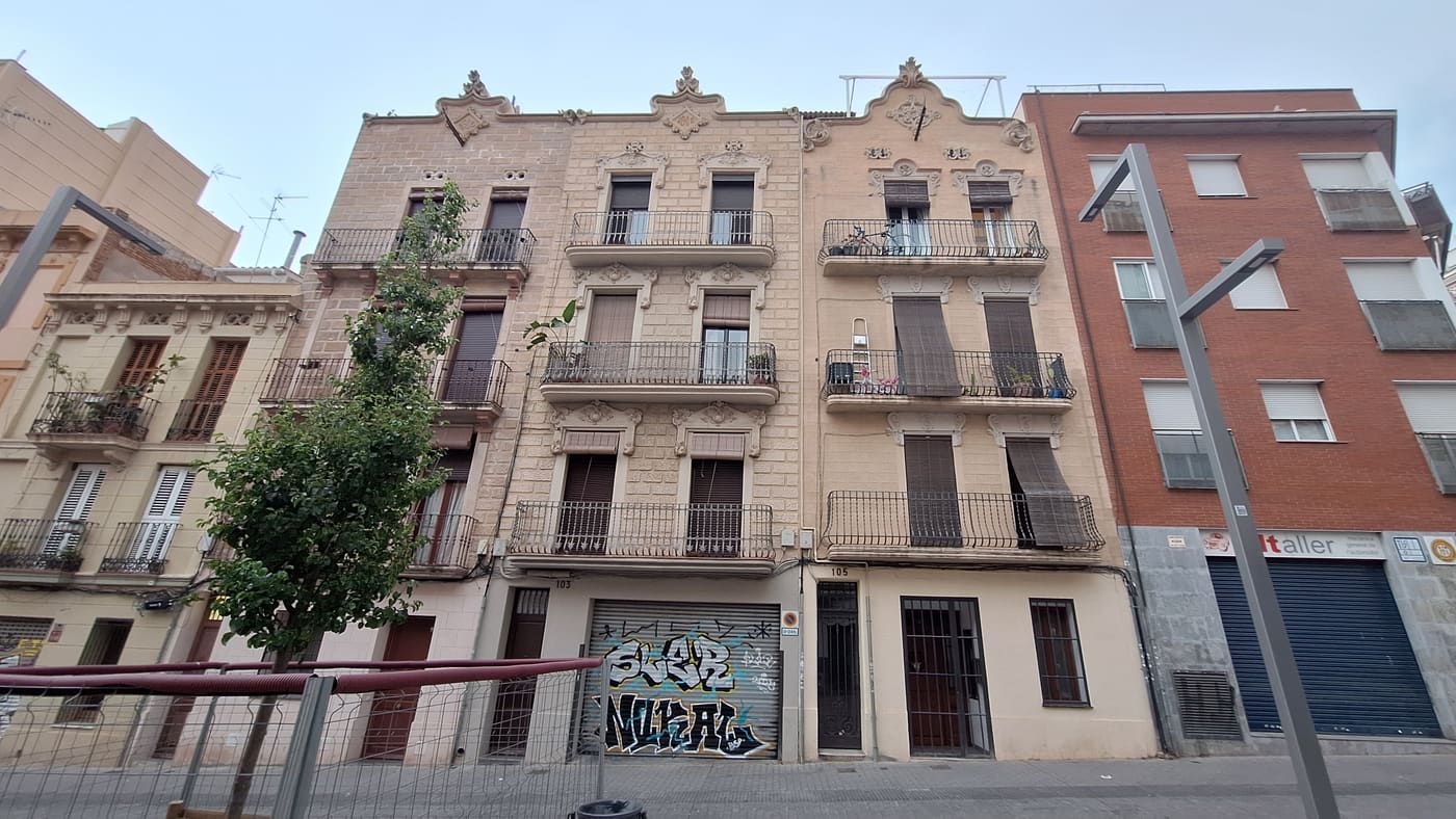 buildings in carrer Muntanya, 101-105