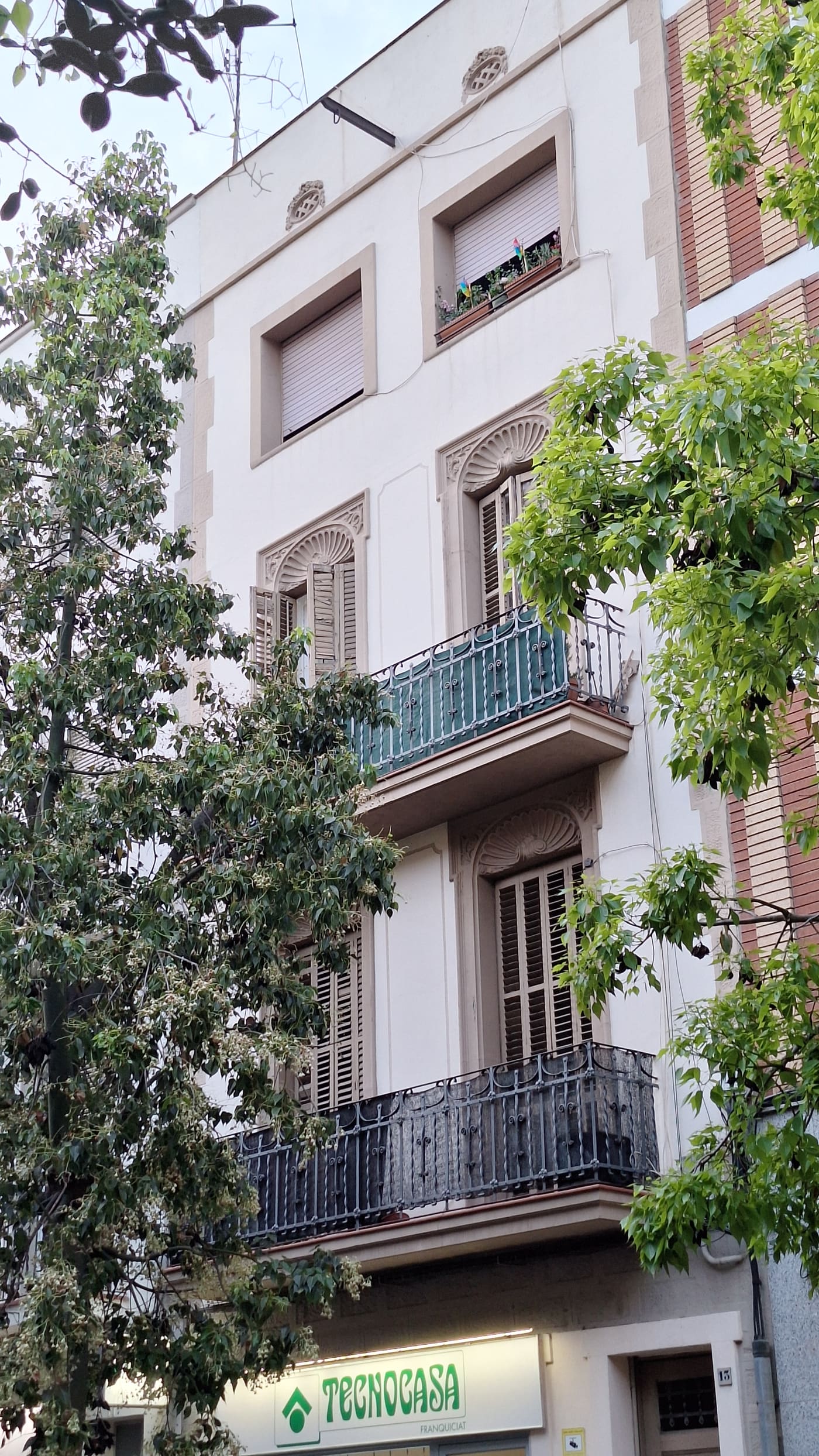 buildings in avinguda Catalunya, 11-13