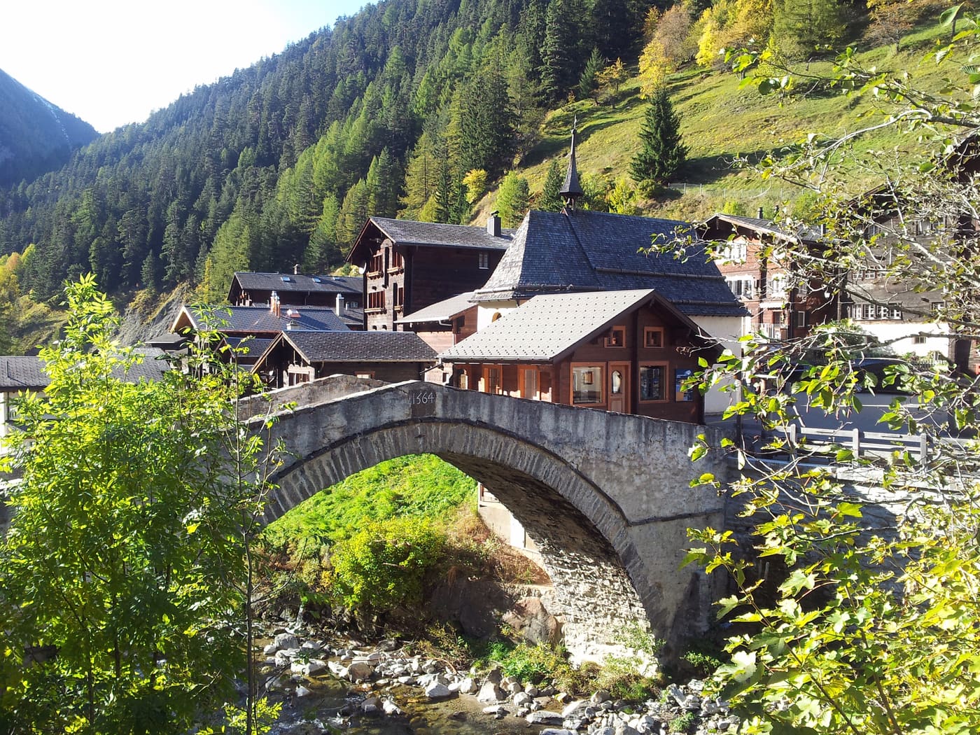 Arch bridge
