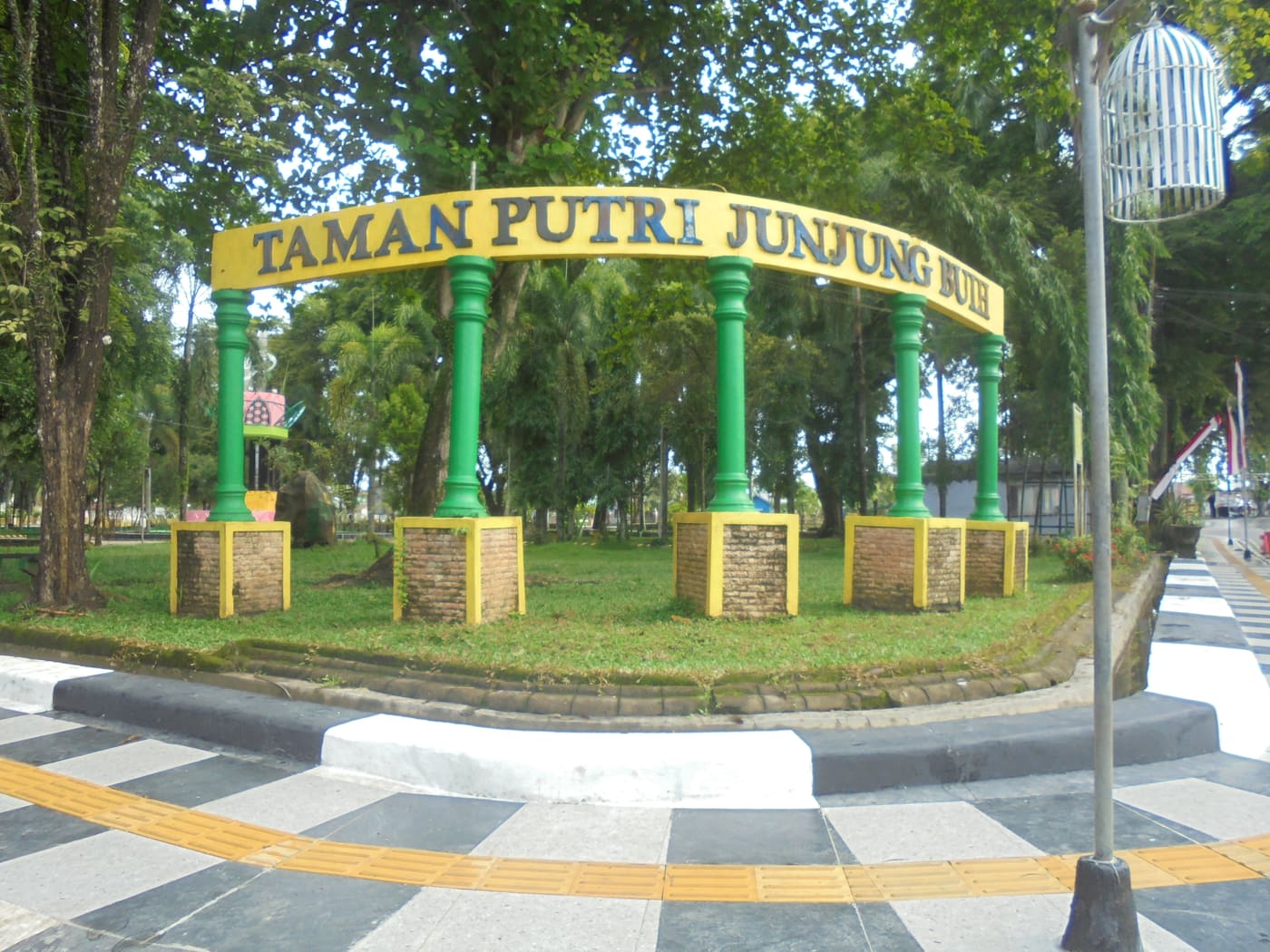 Putri Junjung Buih Park