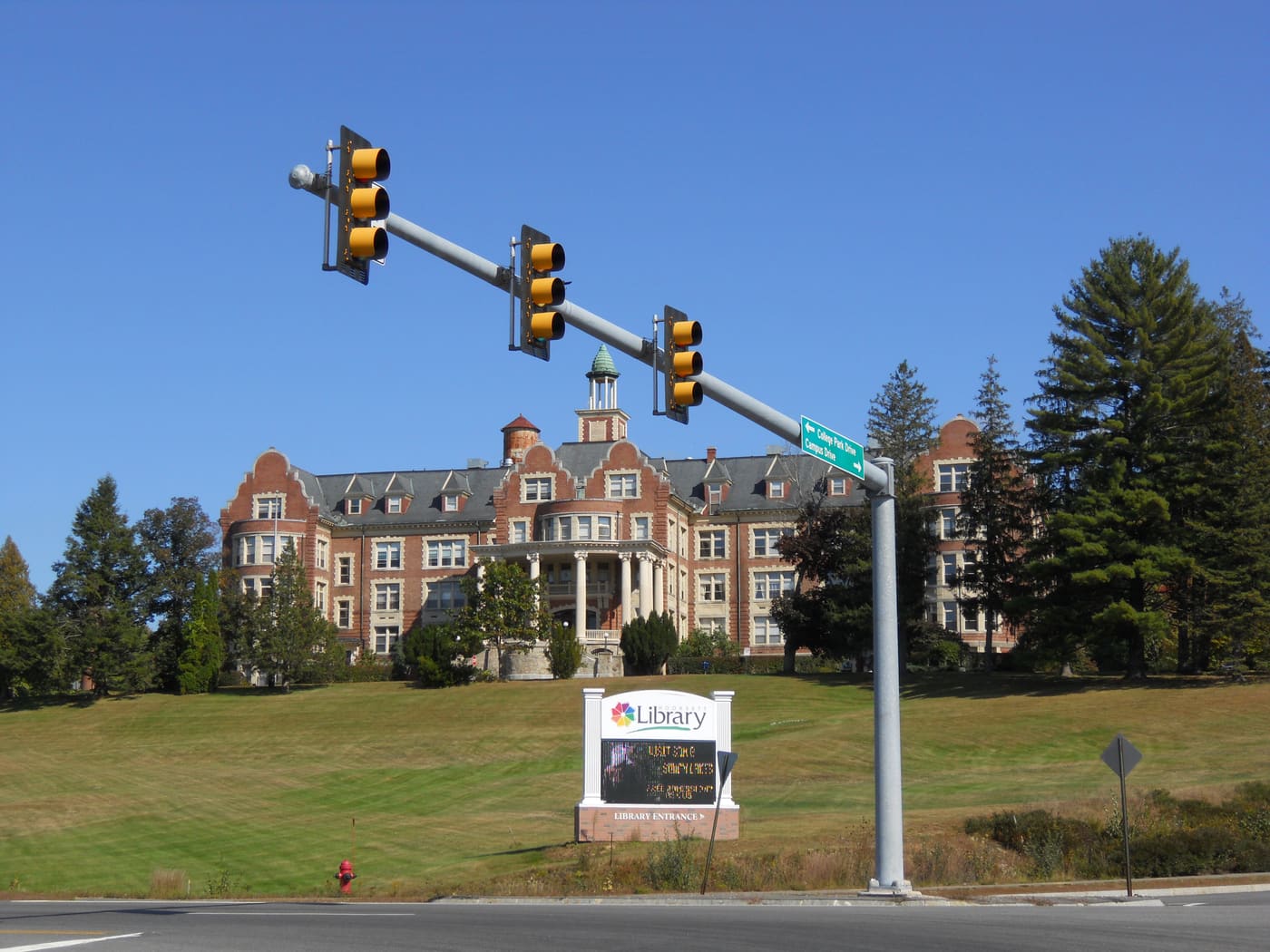 Mount Saint Mary College