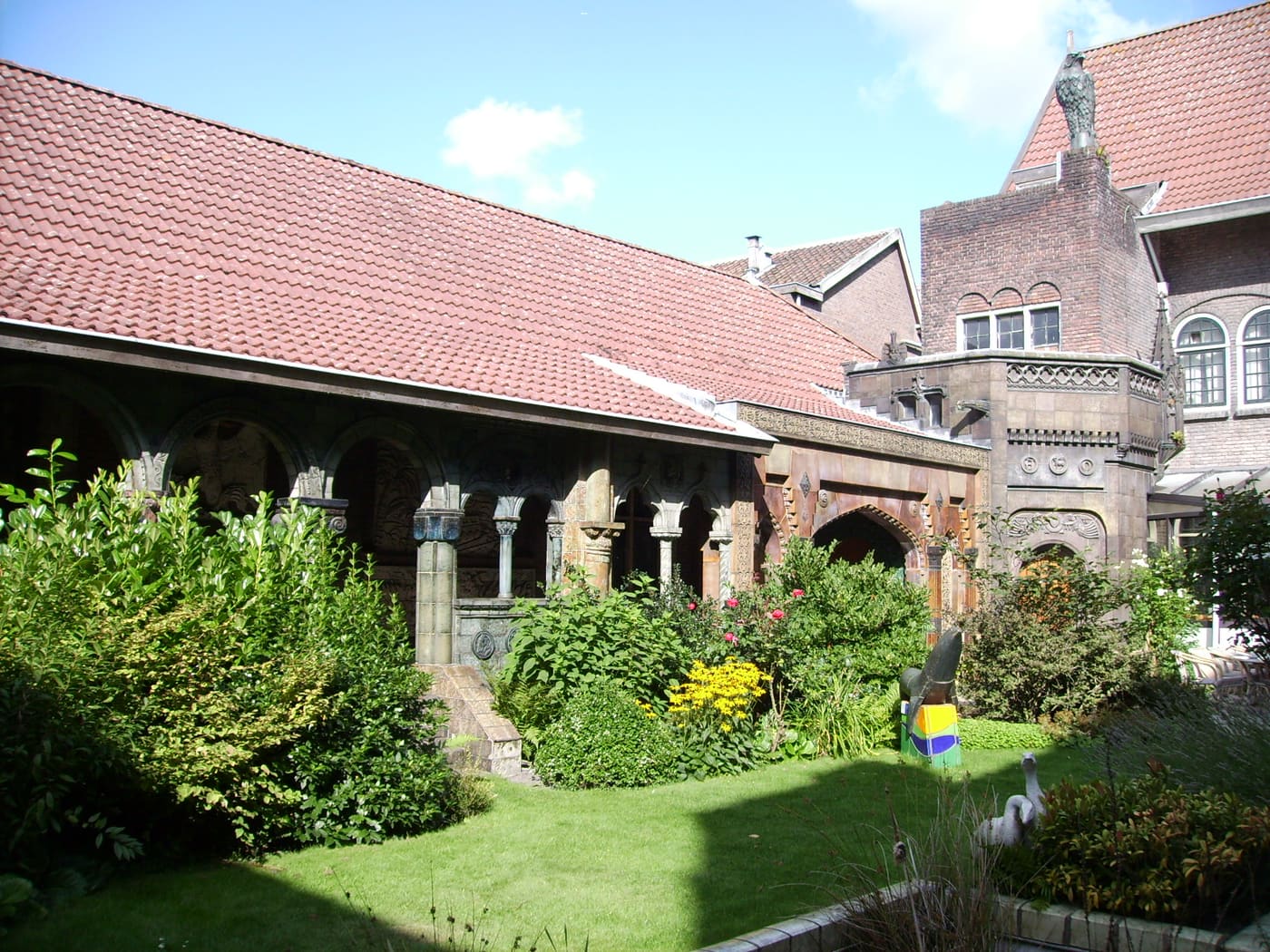 inner garden of De Porceleyne Fles