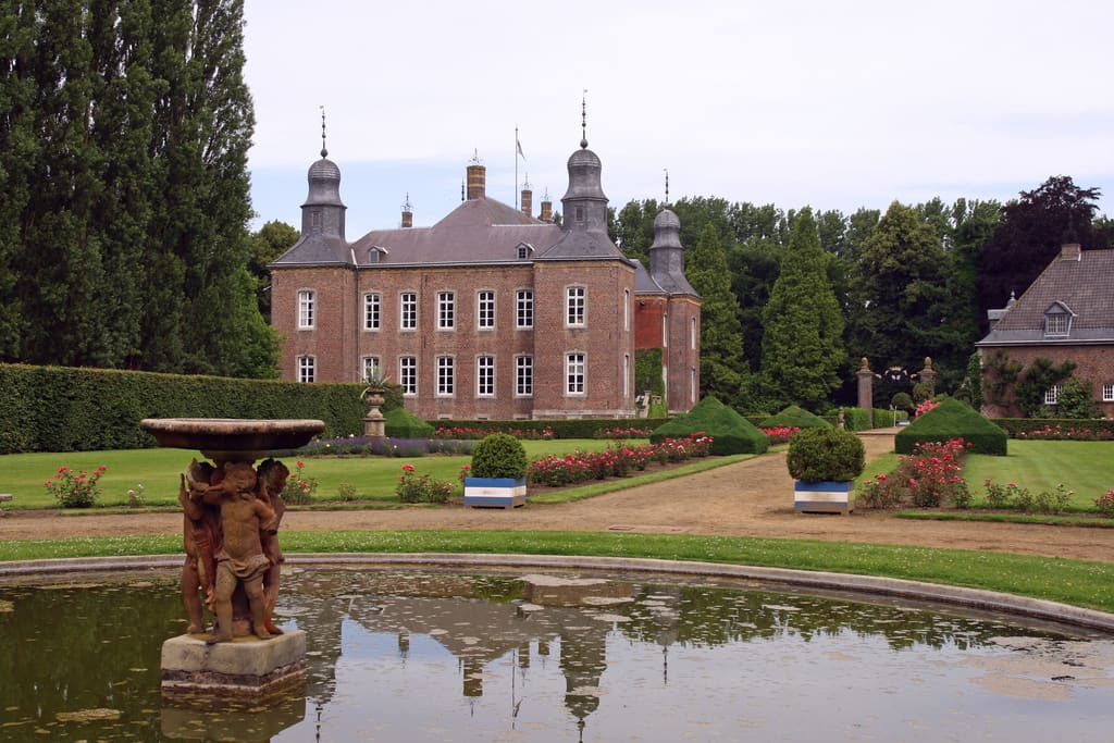 Hillenraad Castle: garden and park landscaping