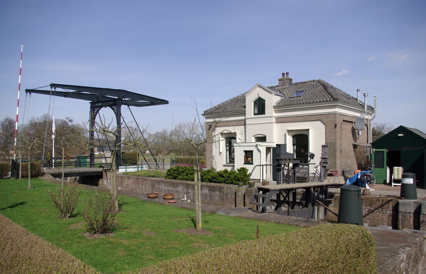 Schutsluis en Ophaalbrug Fort Uitermeer
