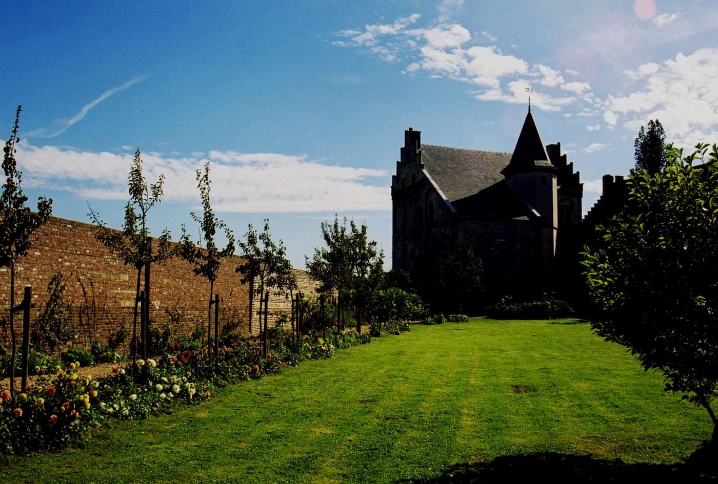 Hasselholt Castle: garden landscaping