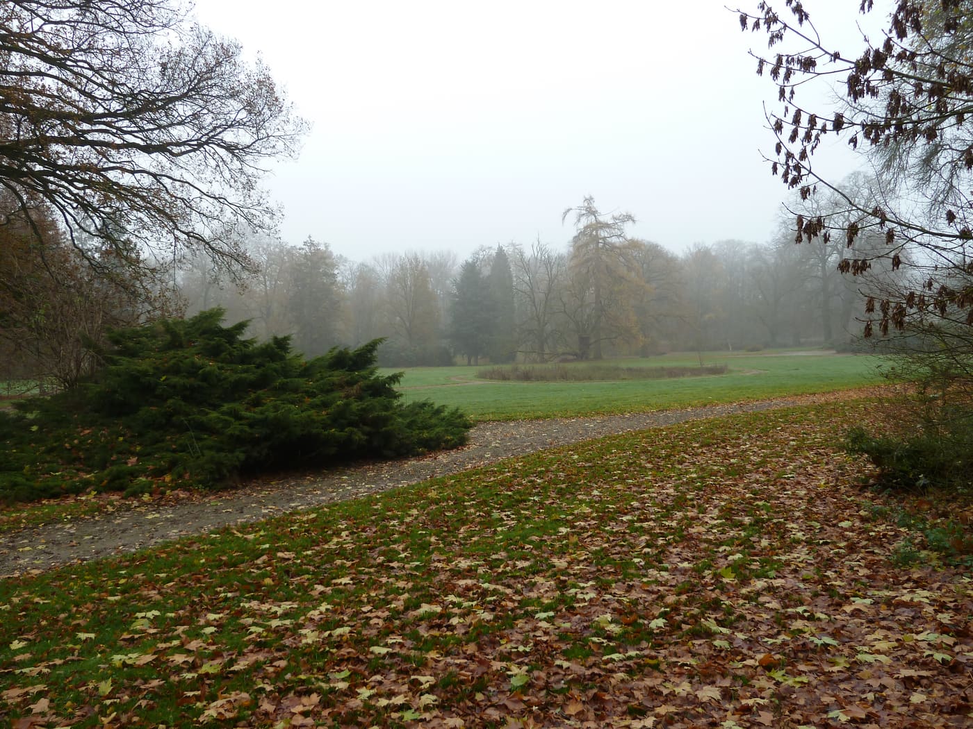 Neubourg Castle: historic garden and park