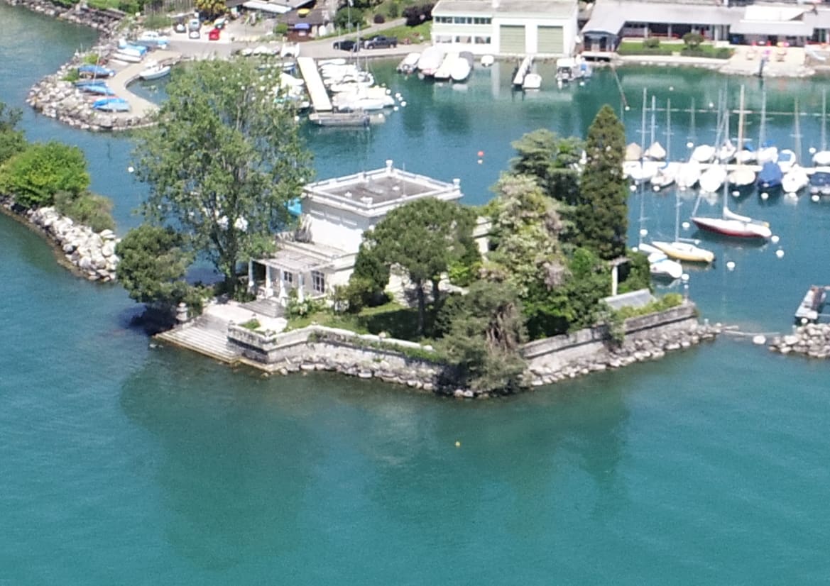 Island and Villa Salagnon