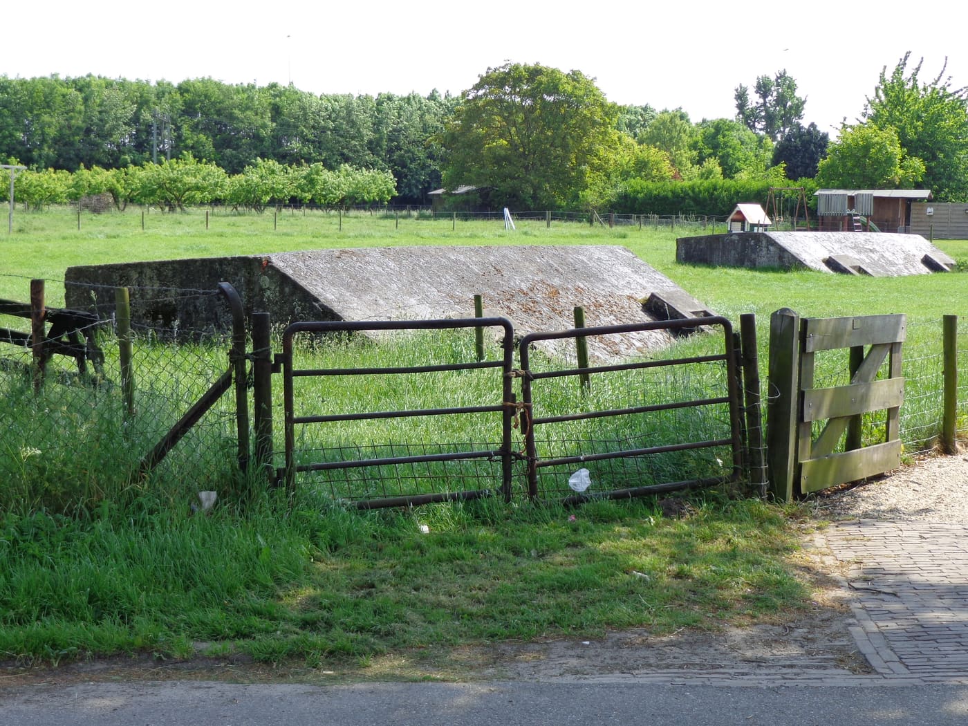 Bunkers between Fort Rijnauwen and Fort bij Vechten