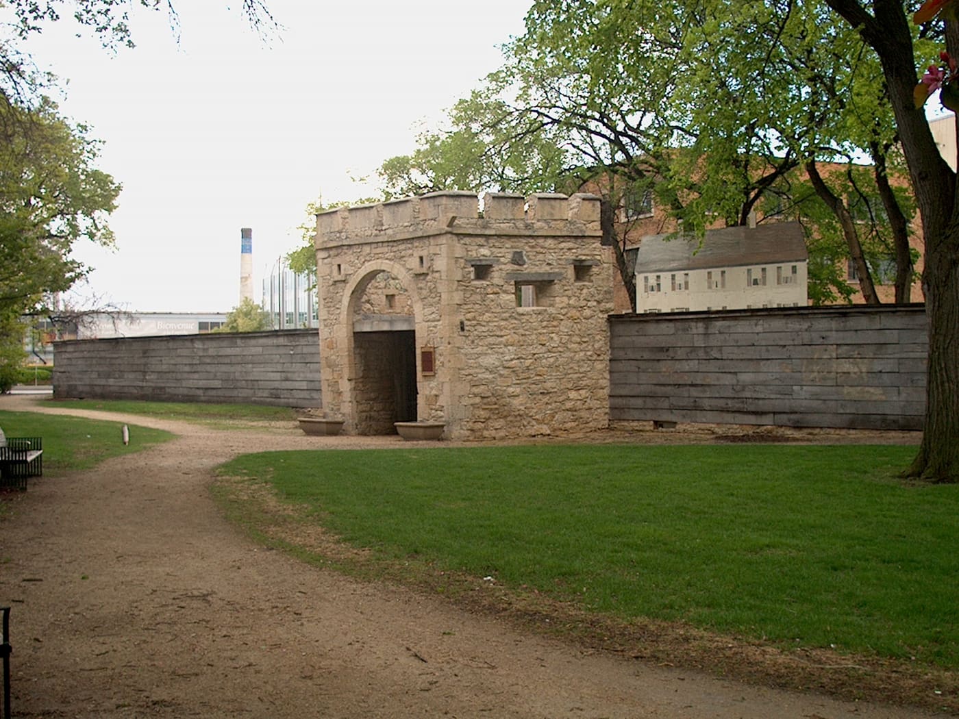 Forts Rouge, Garry and Gibraltar