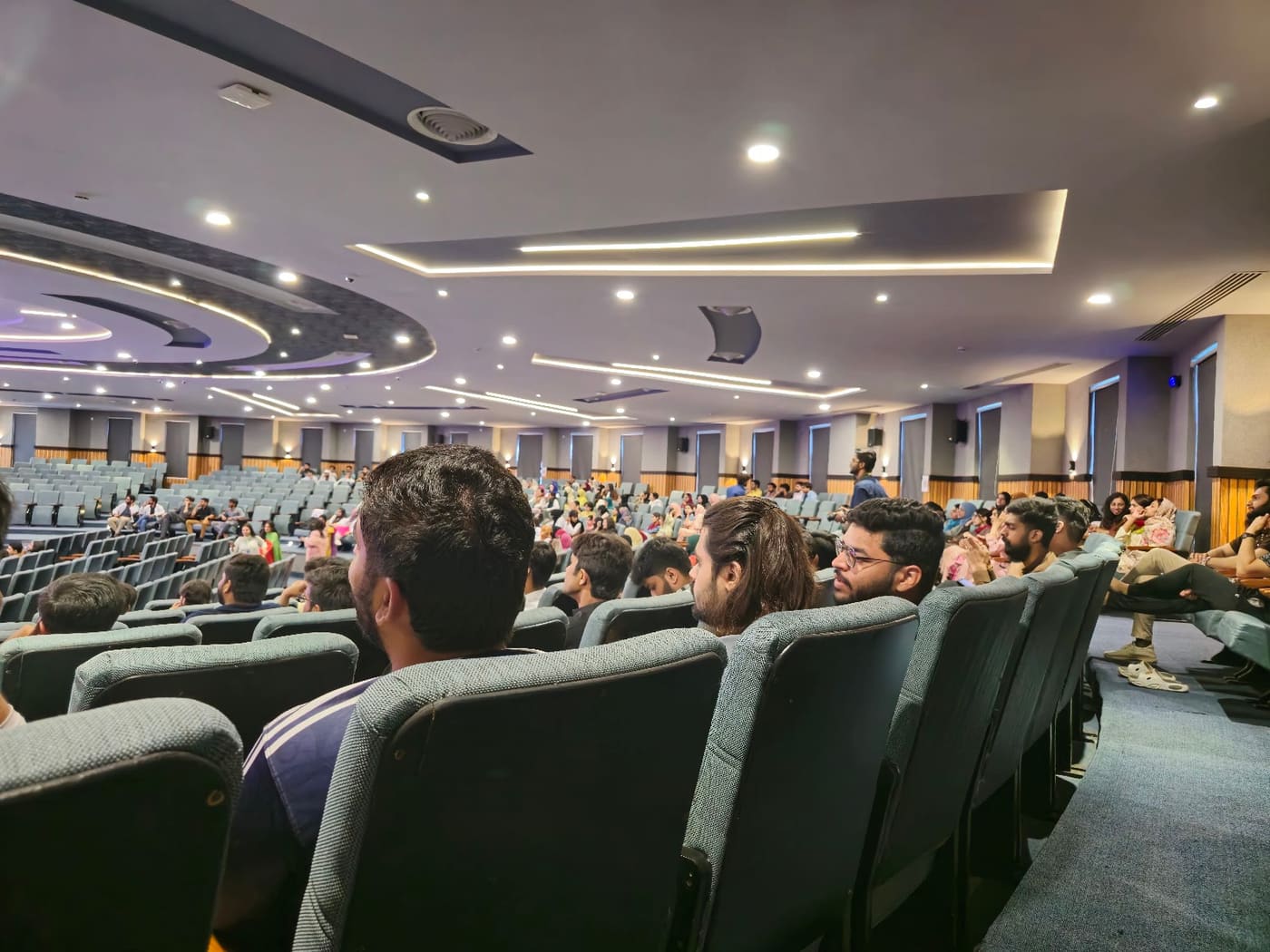 Aziz Fatimah Medical and Dental College