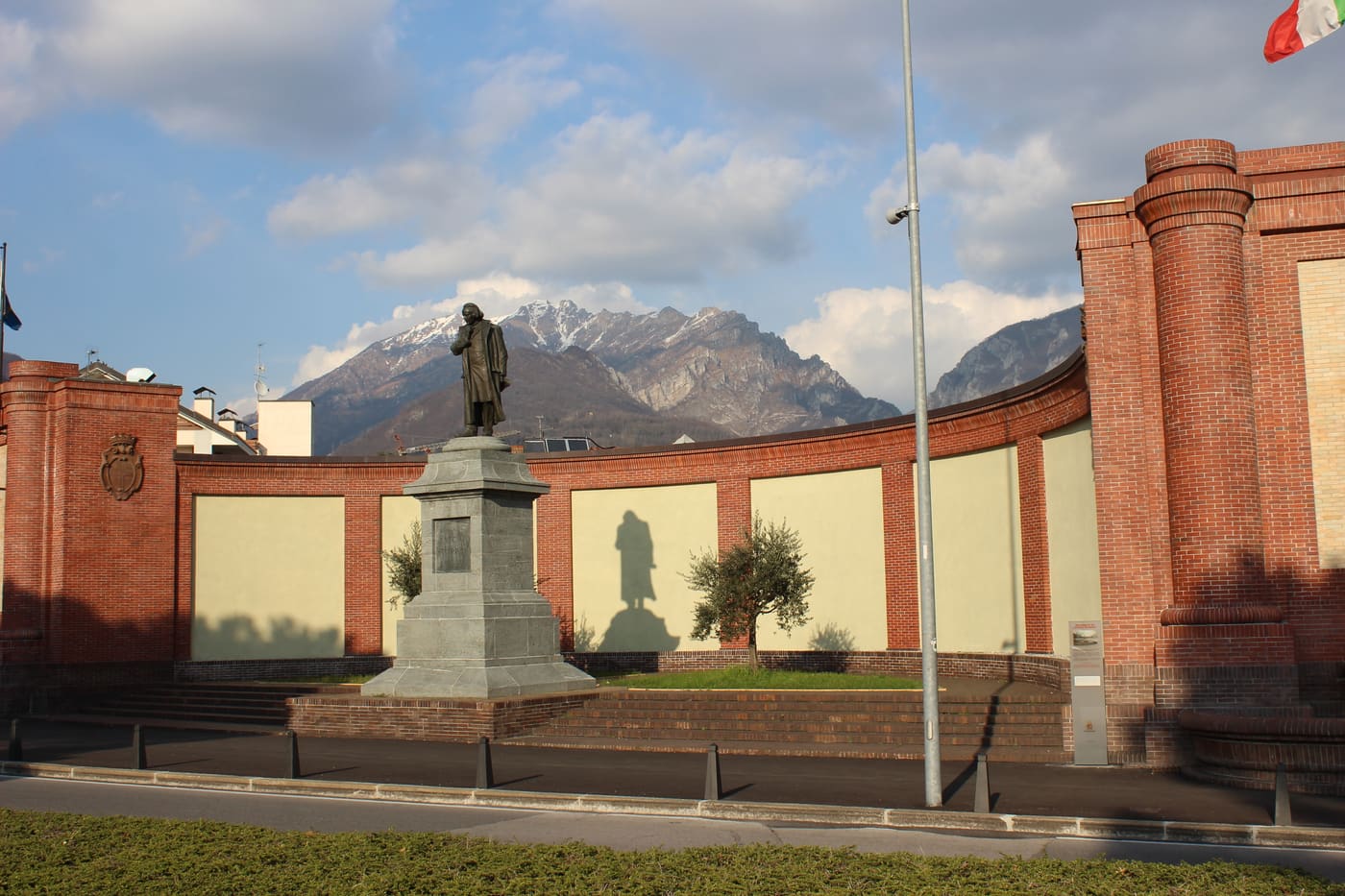 Monument to Antonio Stoppani