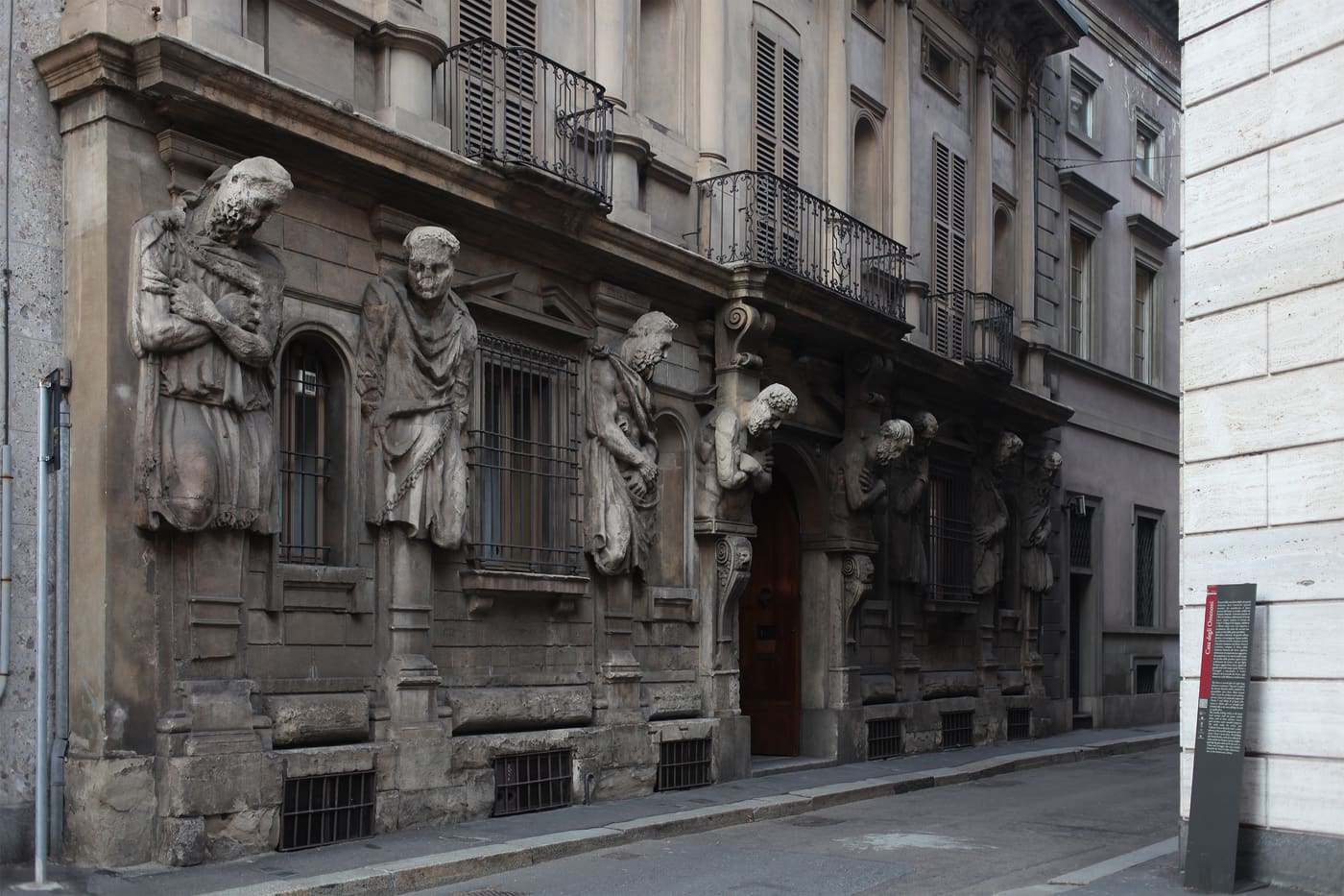 Casa degli Omenoni