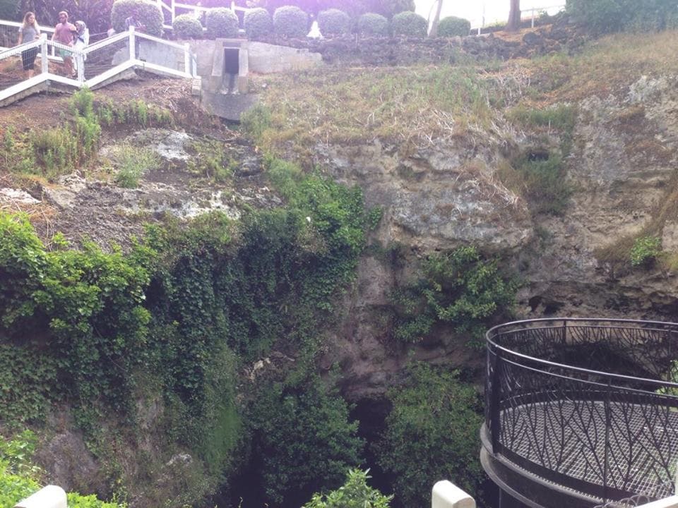 Cave Garden / Thugi
