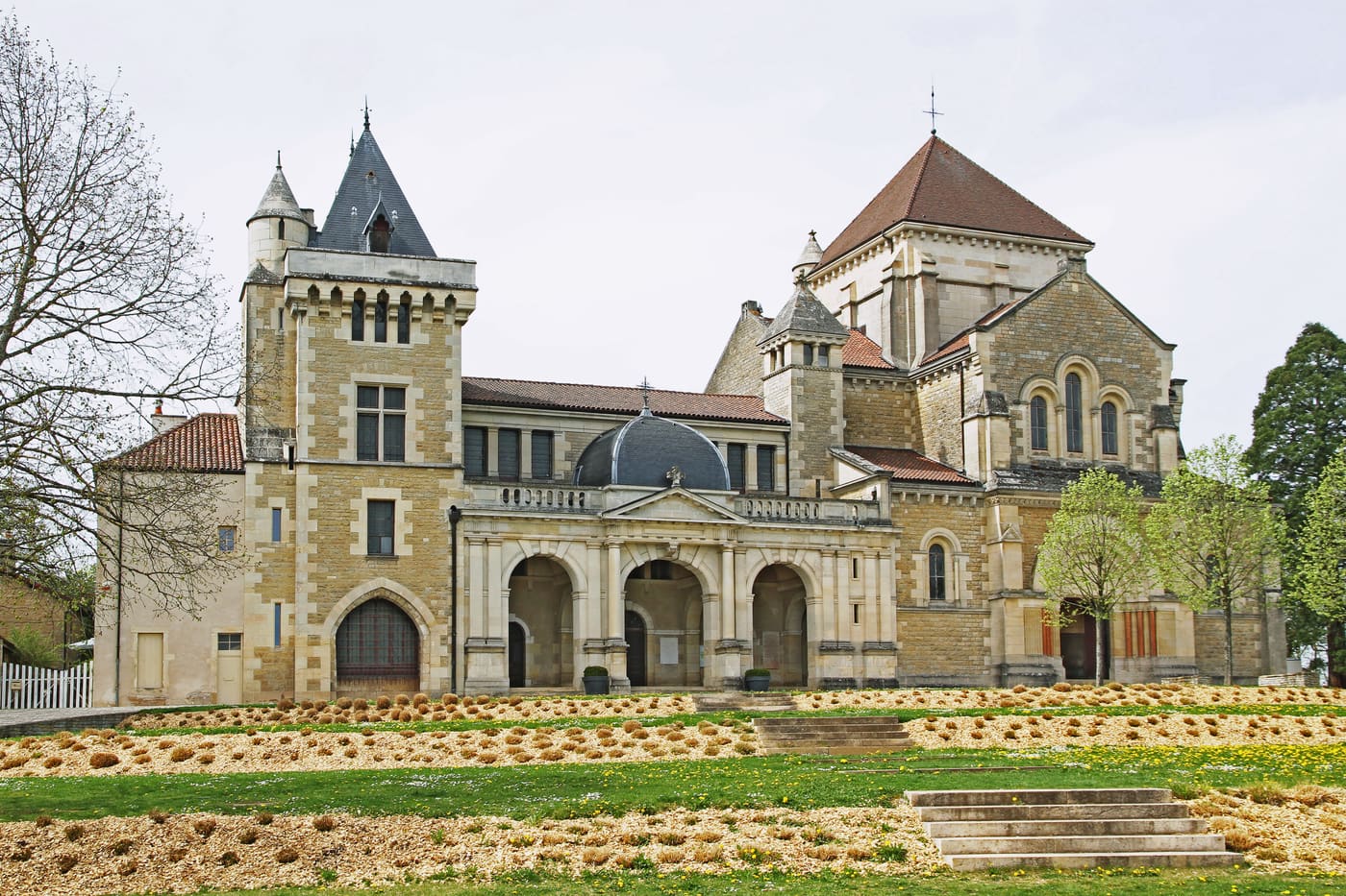 Couvent et Basilique Saint-Bernard