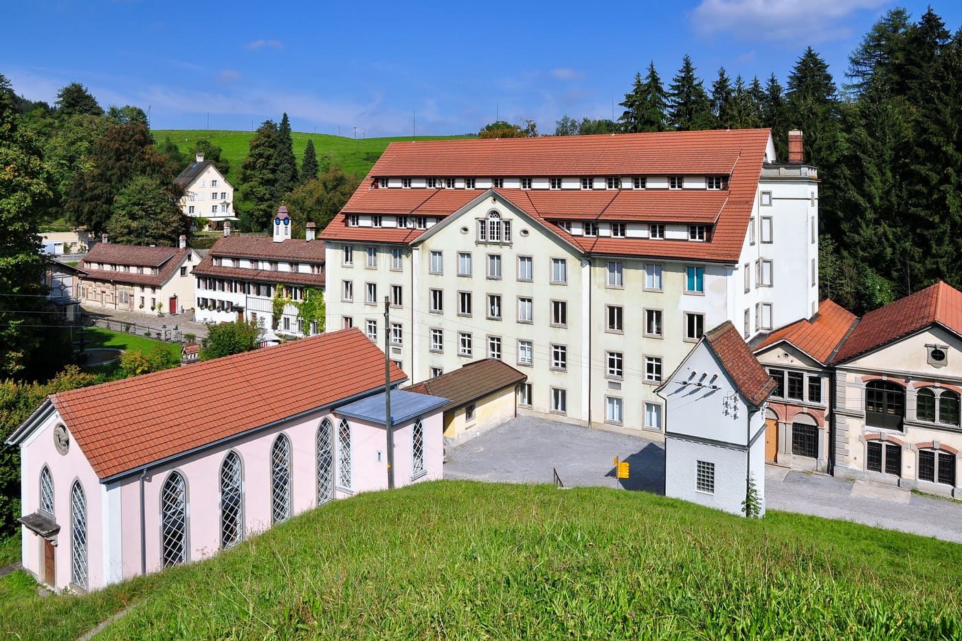 former cotton spinning mill Neuthal with annexes and factory owner's villa