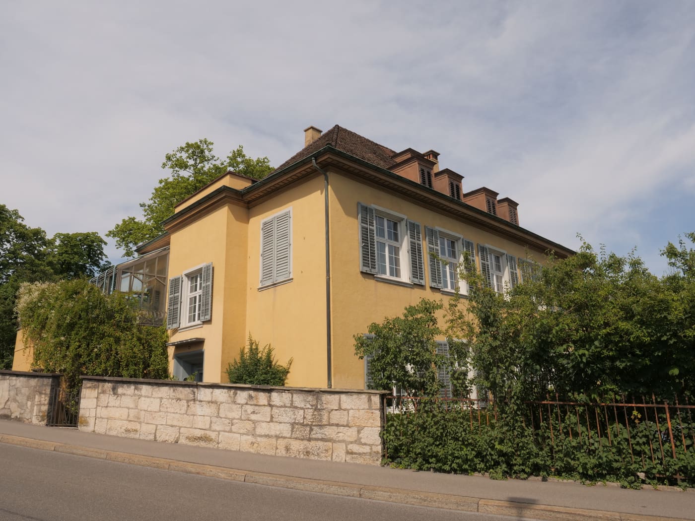 Erkergut villa with garden