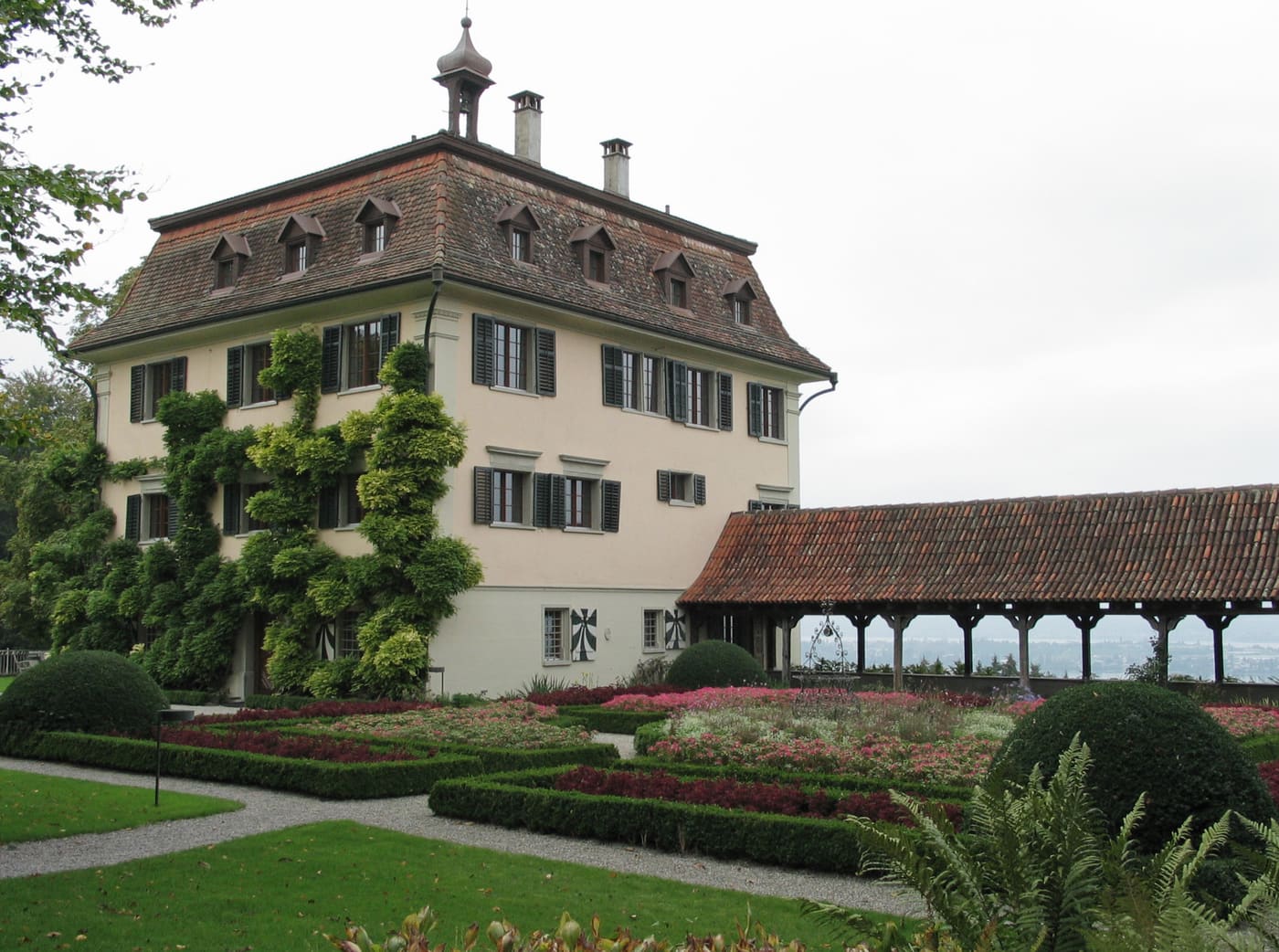 Château Wolfsberg with Parquin House and chapel