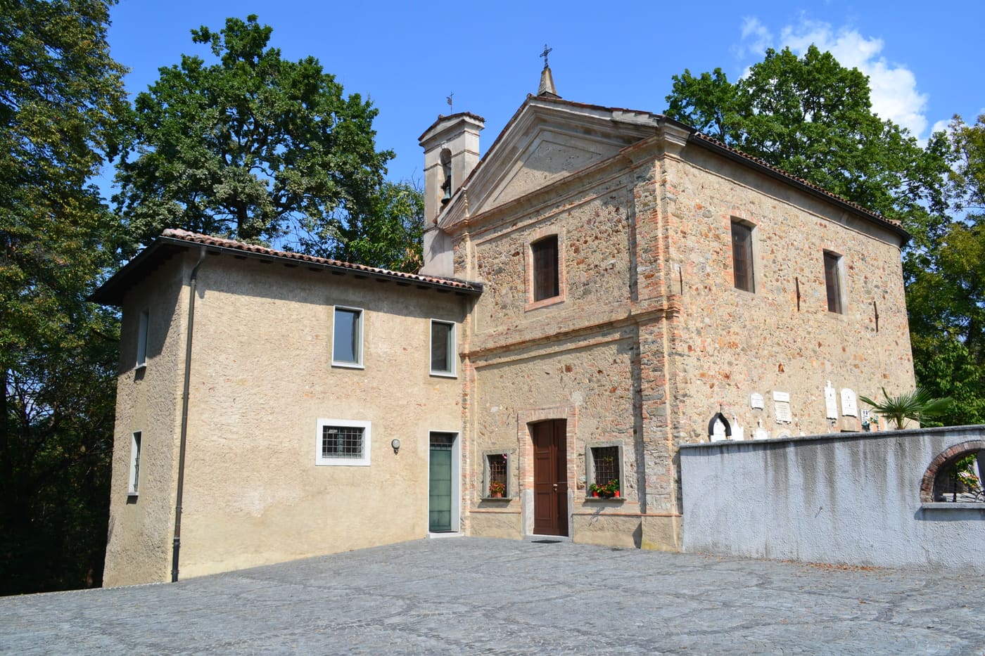 Oratory of San Martino with chaplaincy and cemetery