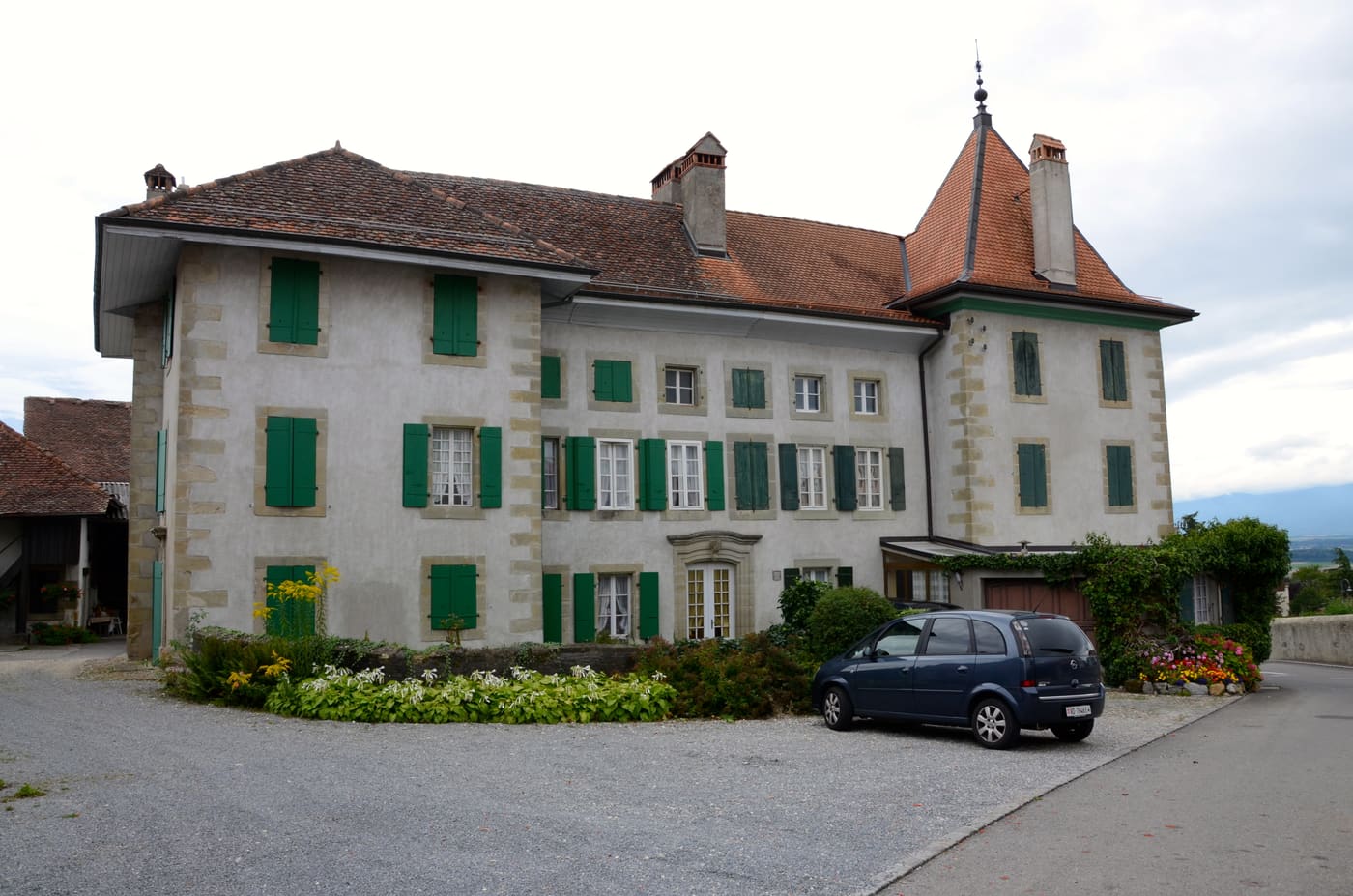 château with outbuilding