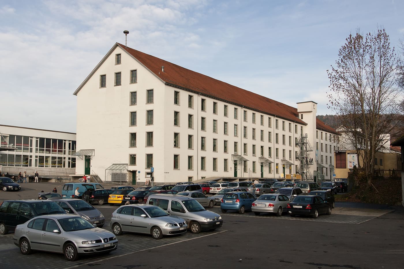Spinning mill on the Lorze (old building, administration building, Kosthäuser, boiler house, power station, water reservoir)