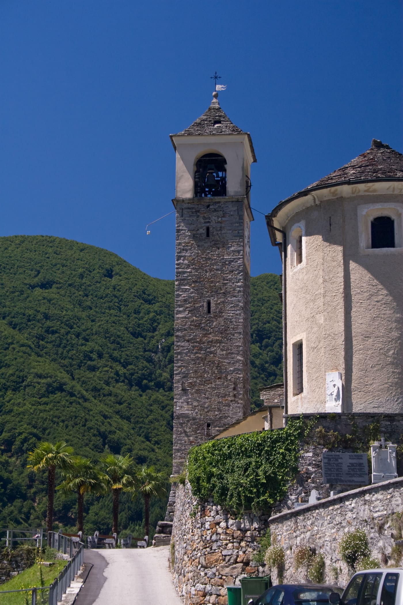 Santi Carpoforo e Gottardo Parish Church and rectory