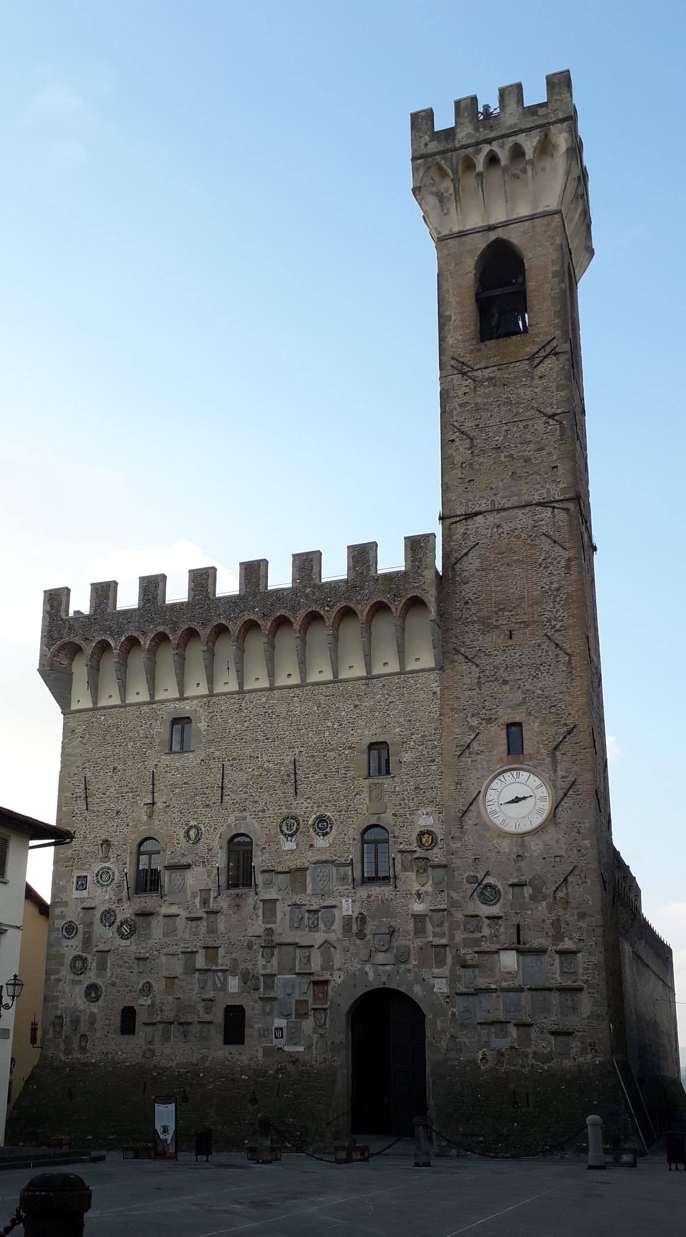 Museum of cutting blades and Palazzo Vicari