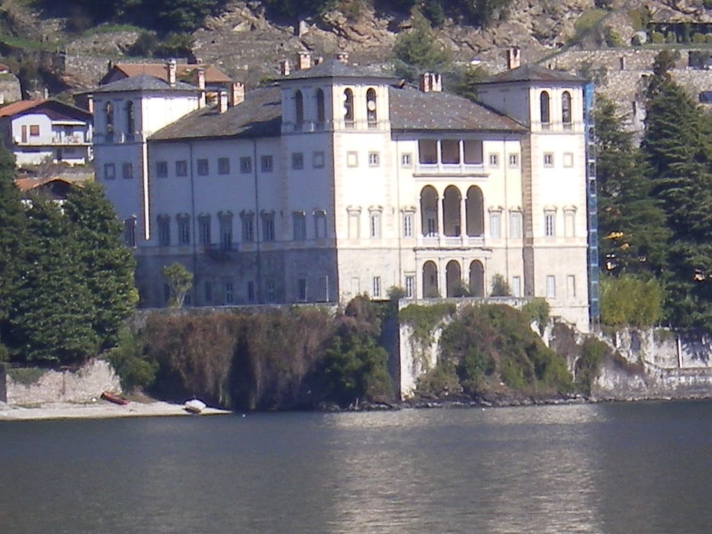 Palazzo Gallio (Lake Como)
