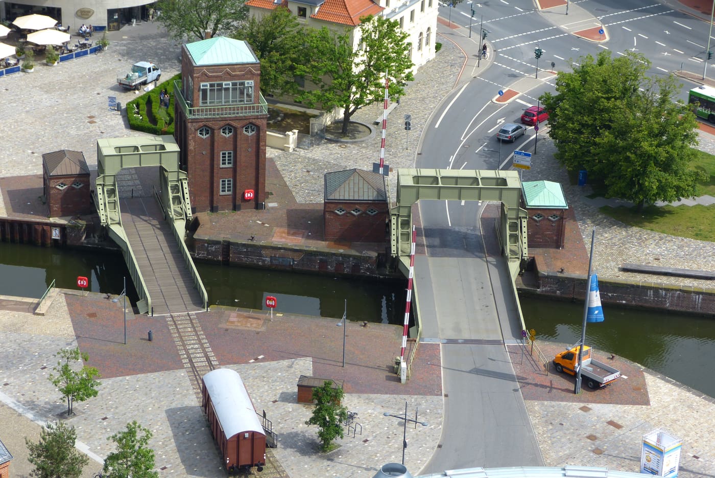 Brückenanlage zwischen Altem und Neuem Hafen
