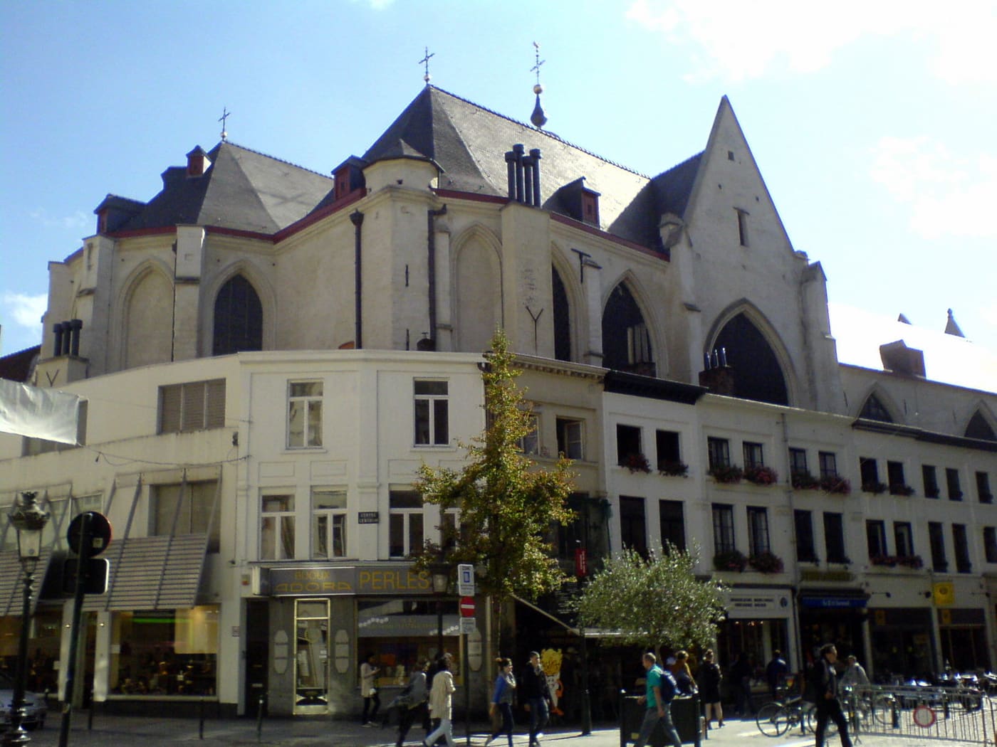 Ensemble of traditional houses attached to he Saint Nicholas' Church