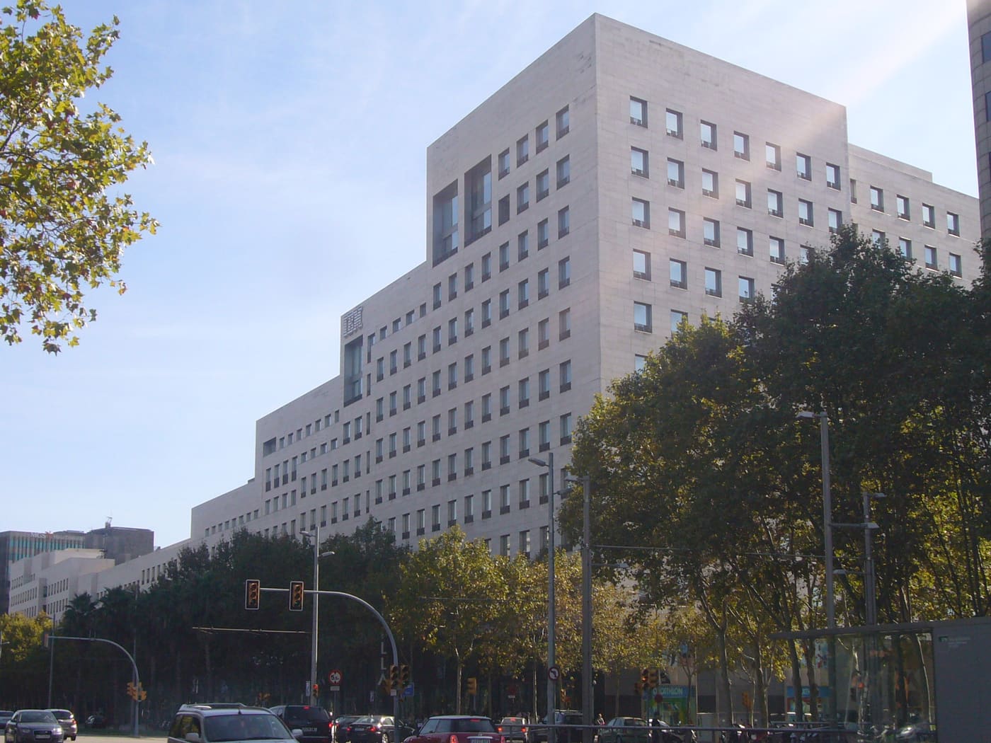 Edifici Illa Diagonal