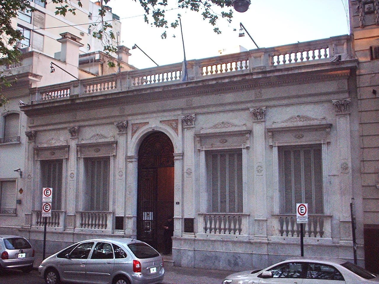 Firma y Odilo Estévez Municipal Decorative Art Museum